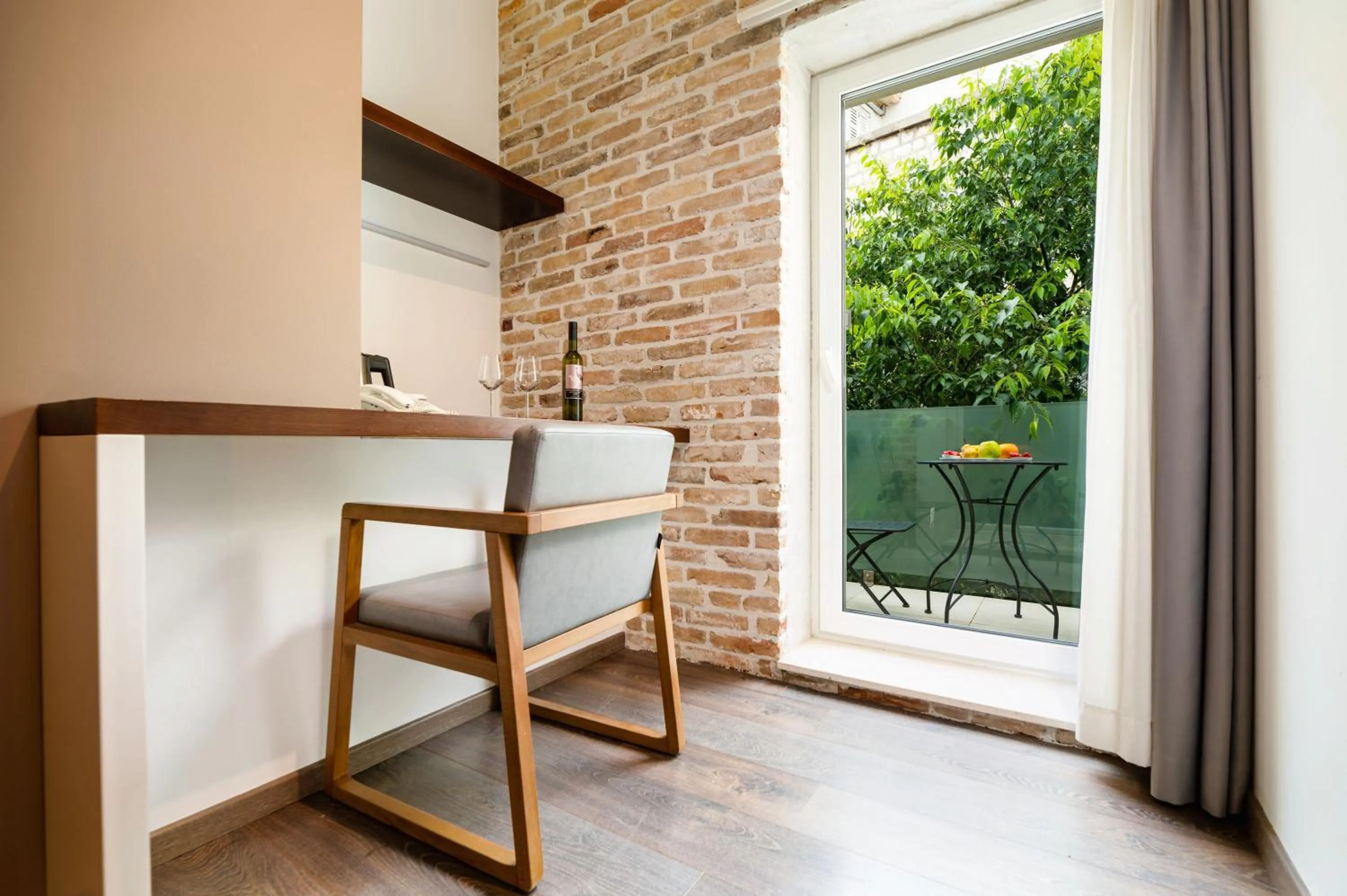 Bed in Azur Palace Luxury Rooms