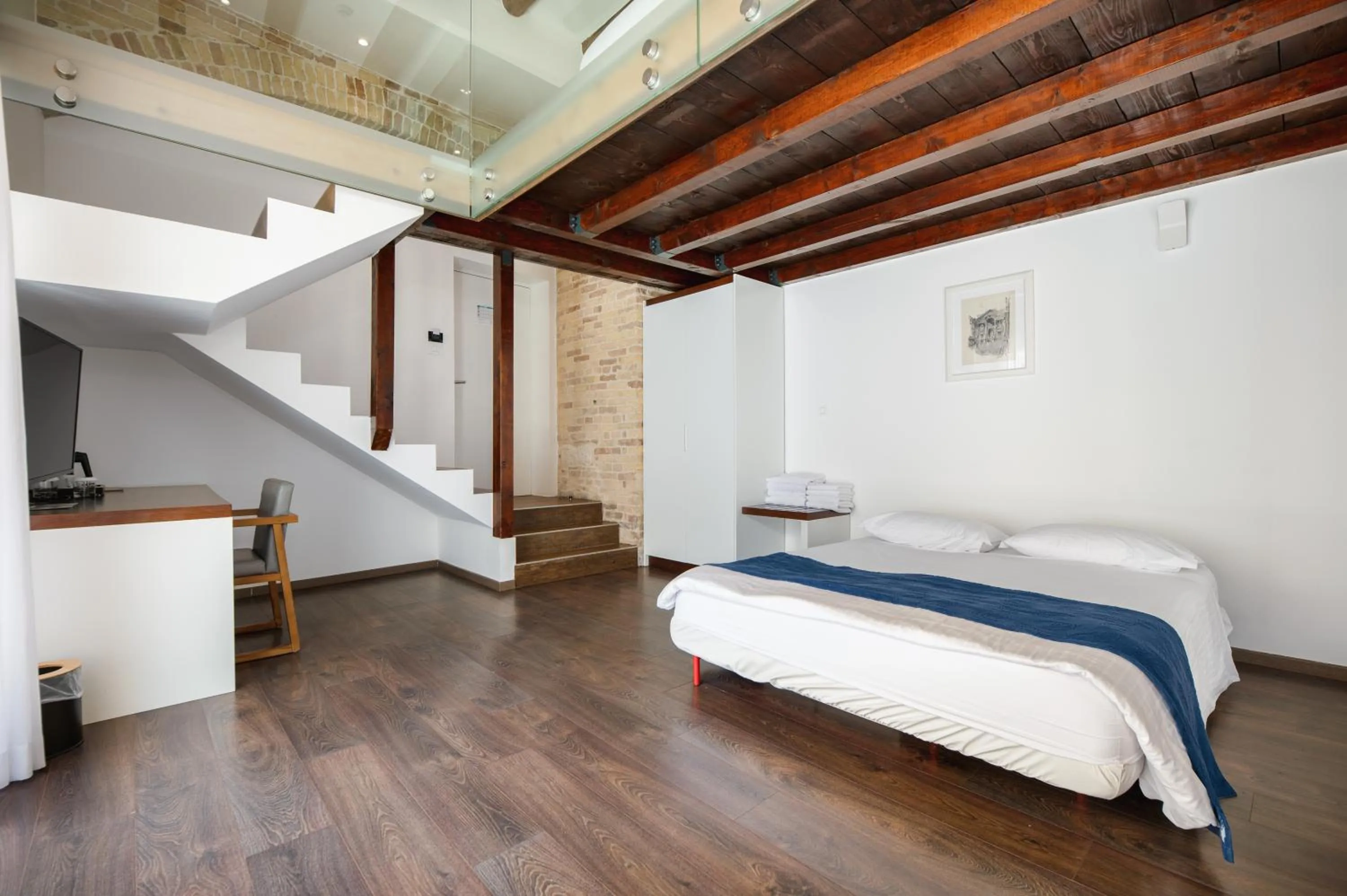 Bed in Azur Palace Luxury Rooms