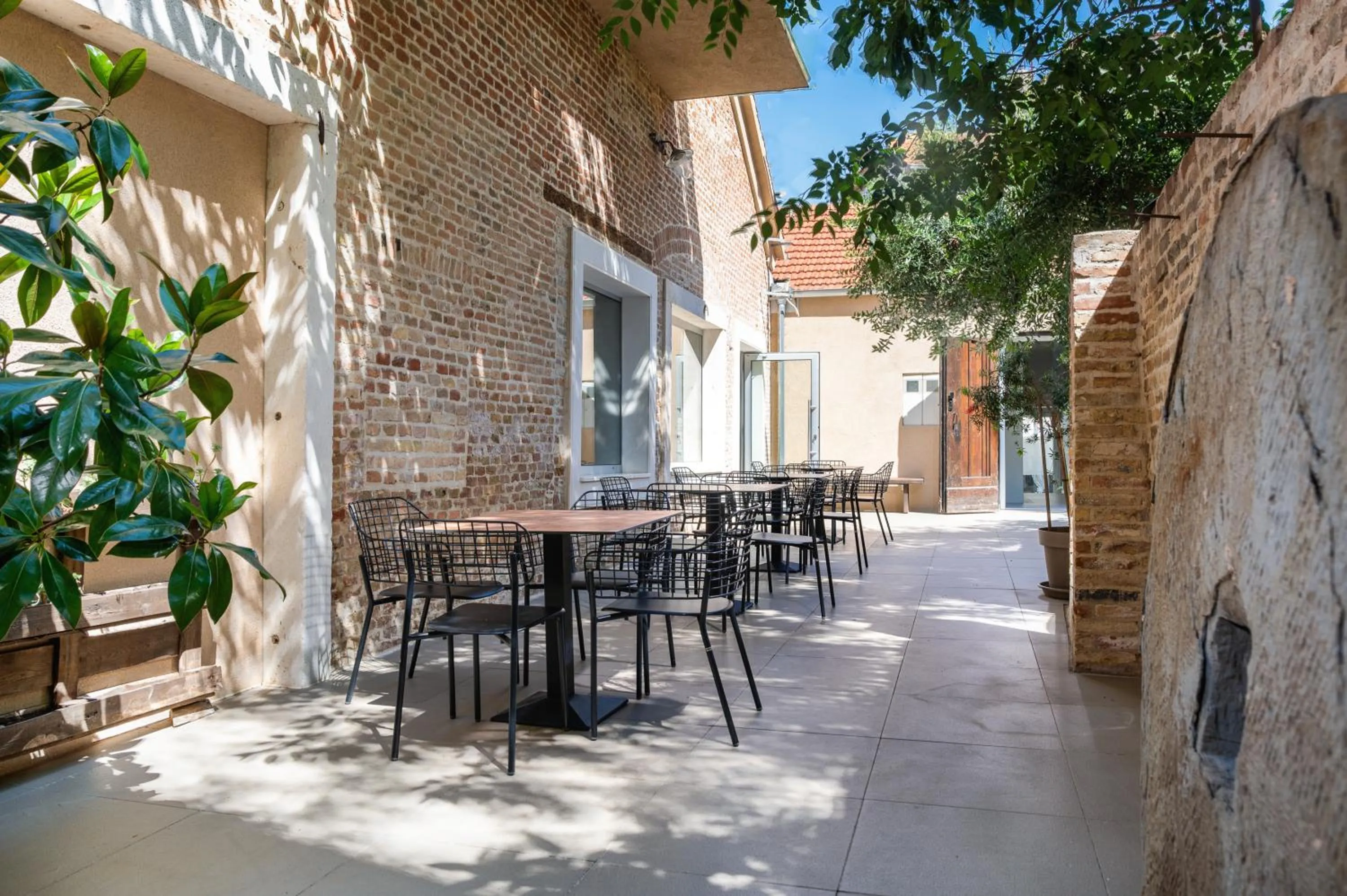 Property building in Azur Palace Luxury Rooms