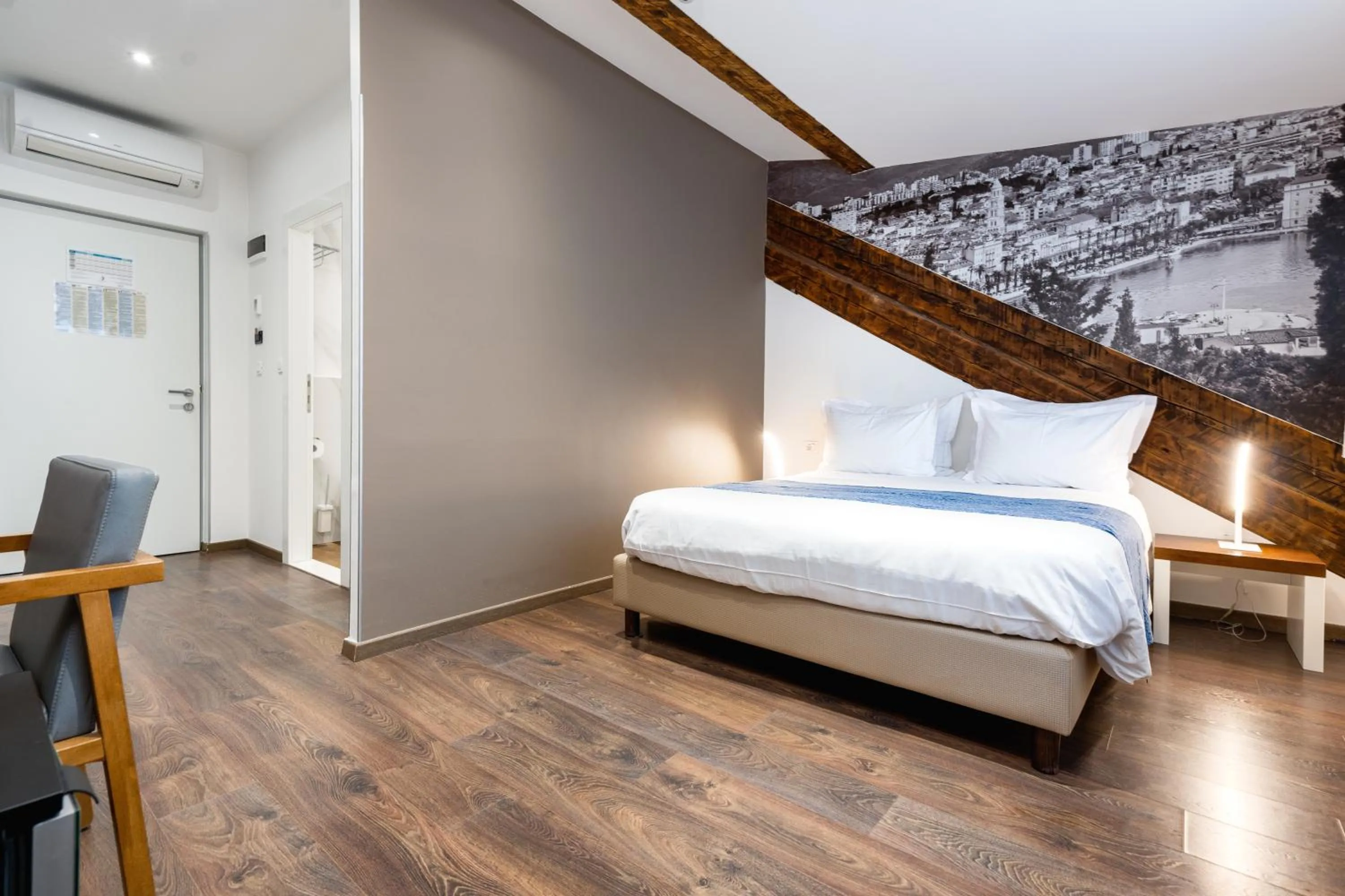 Bed in Azur Palace Luxury Rooms