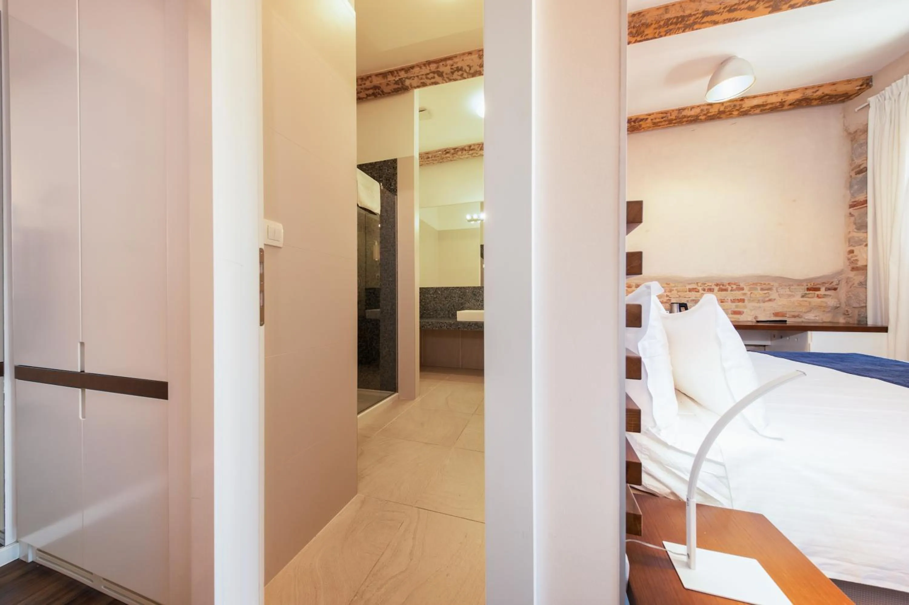 Bed in Azur Palace Luxury Rooms