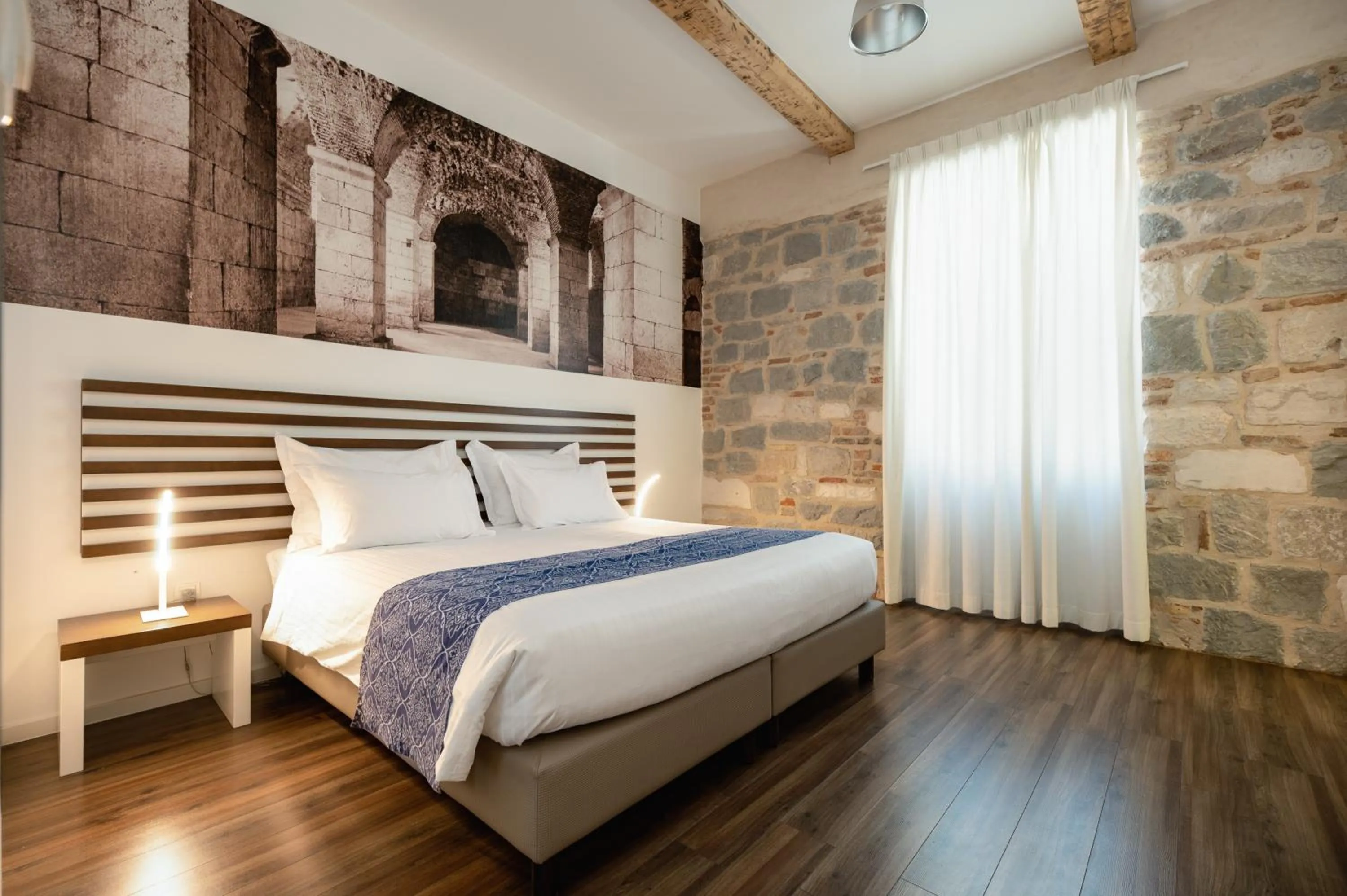 Bed in Azur Palace Luxury Rooms