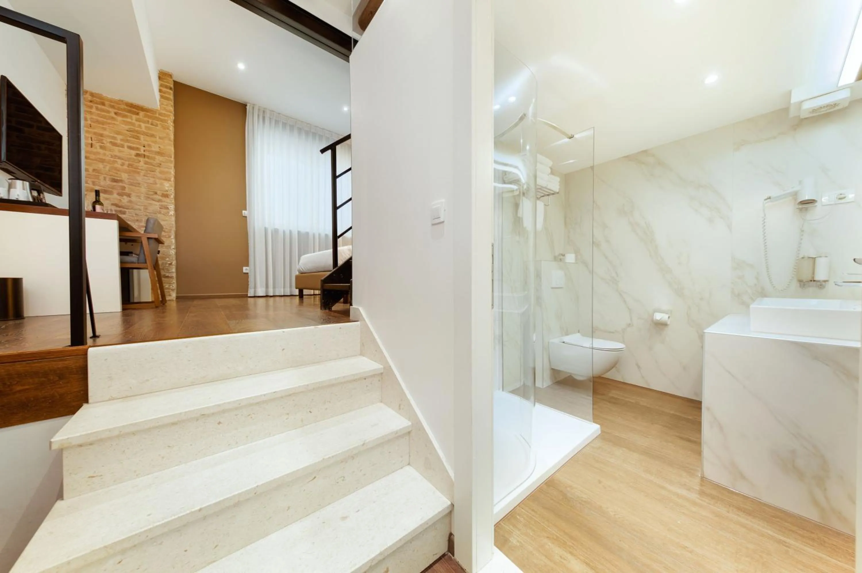 Shower in Azur Palace Luxury Rooms