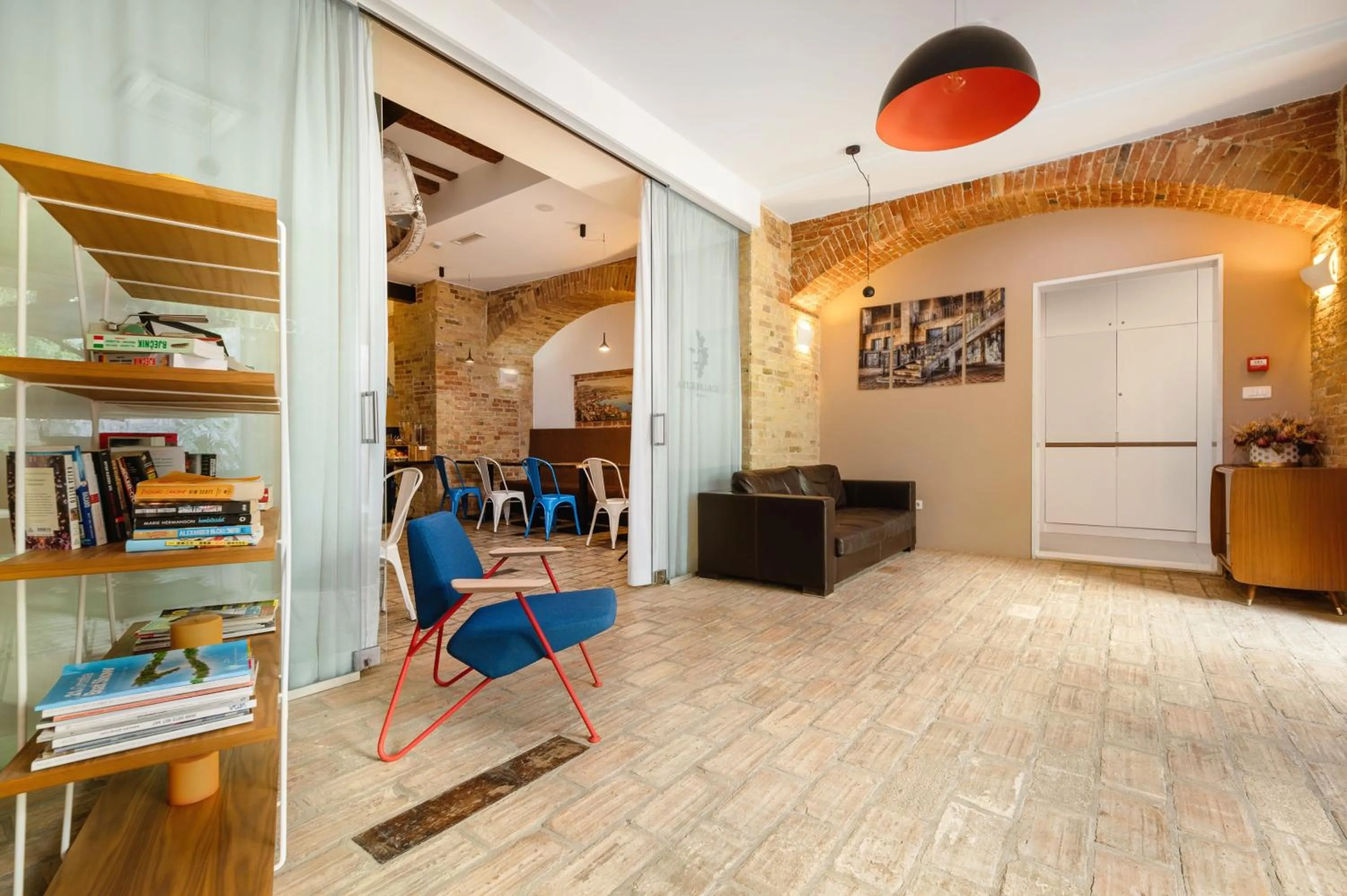 Seating area in Azur Palace Luxury Rooms