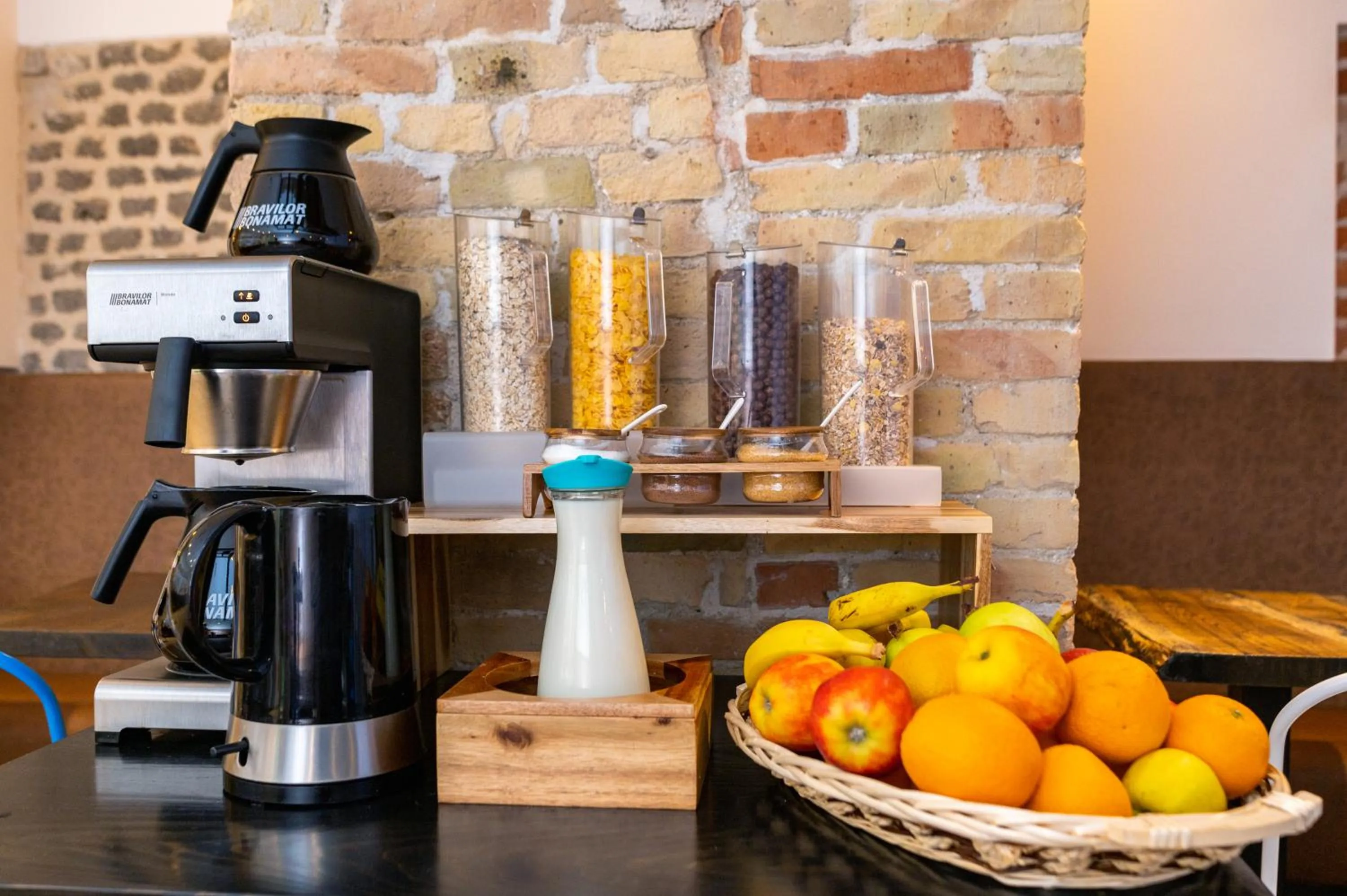 Coffee/tea facilities in Azur Palace Luxury Rooms