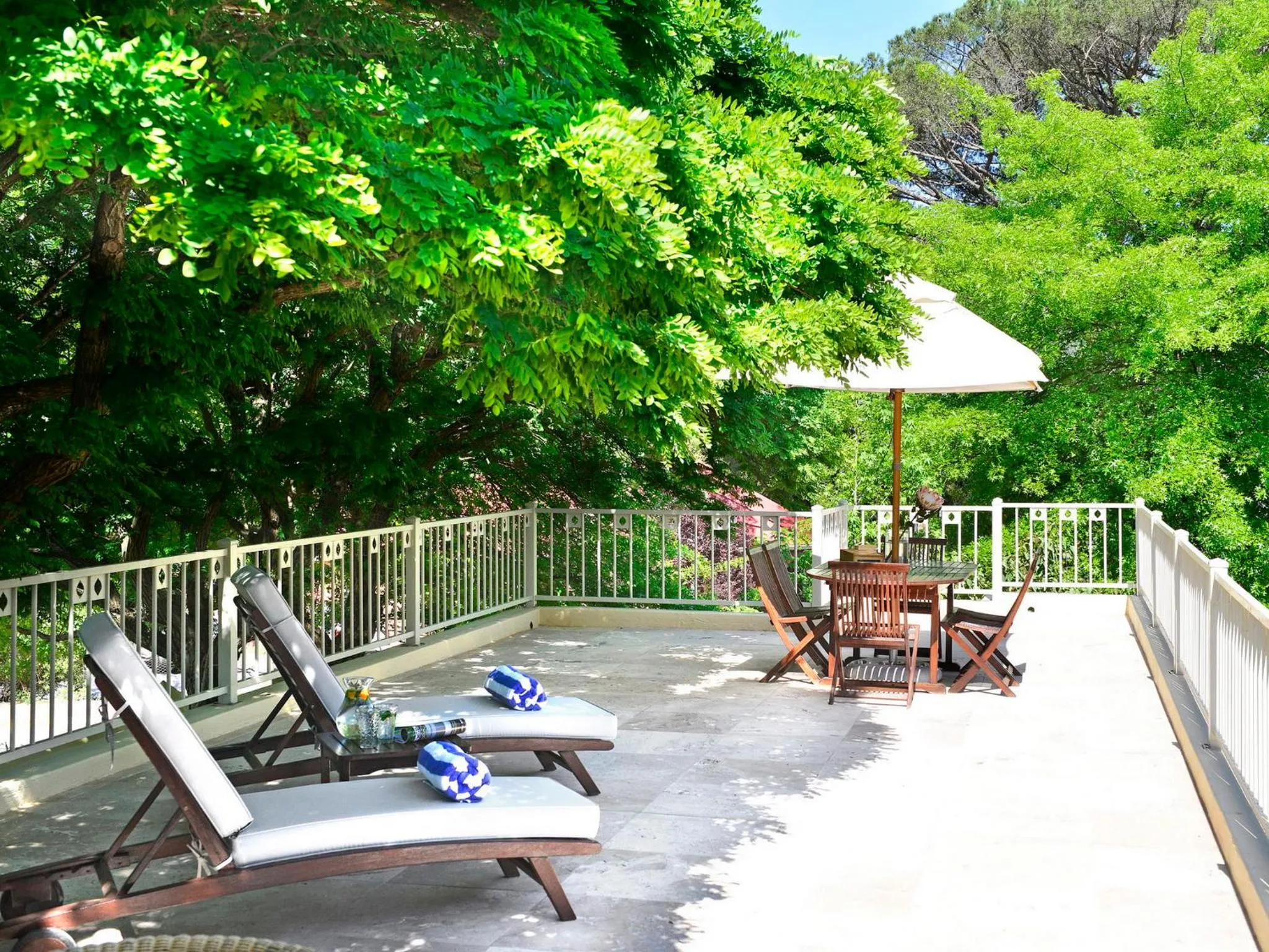 Patio in Auberge Daniella