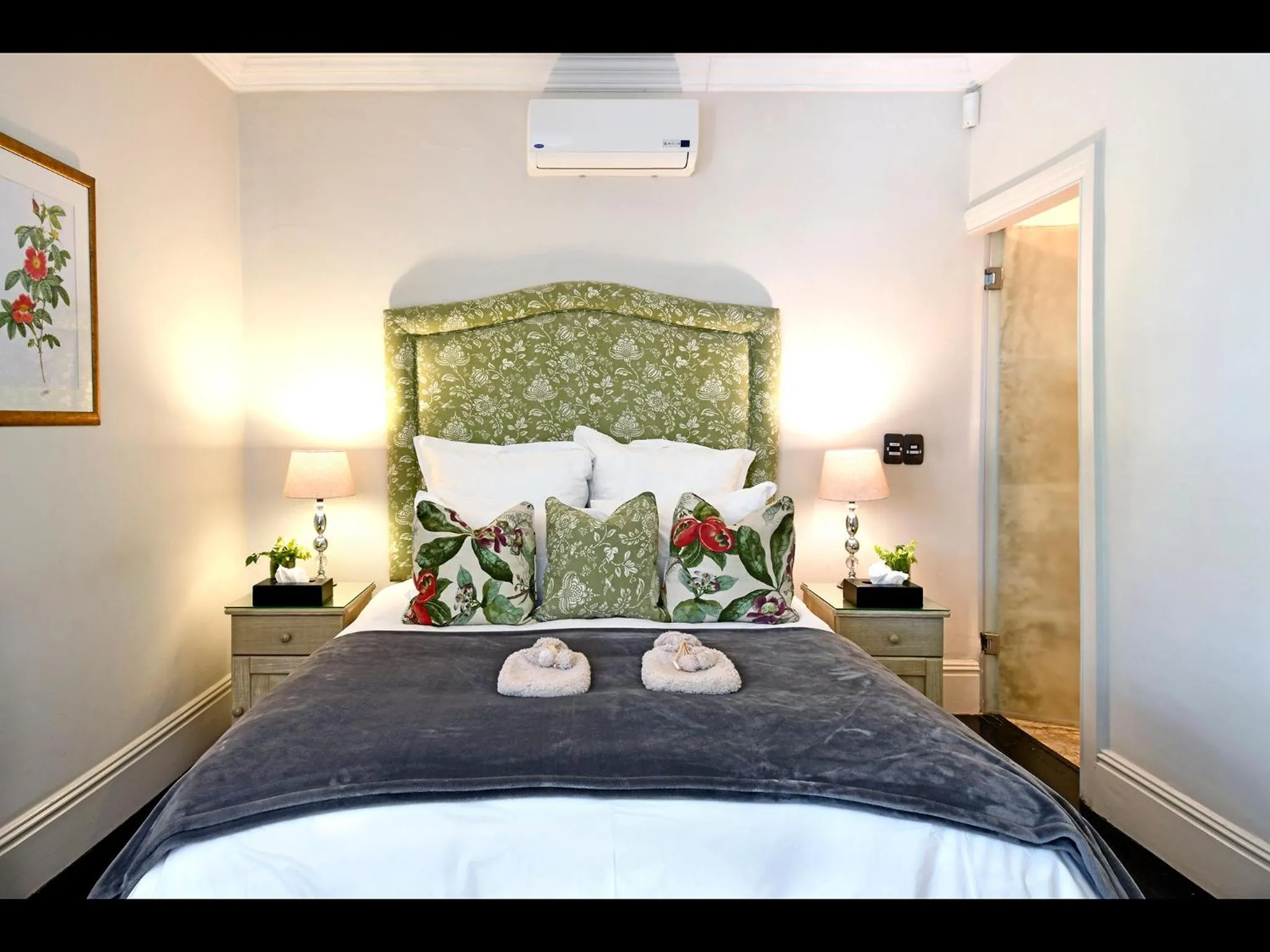 Photo of the whole room, Bed in Auberge Daniella