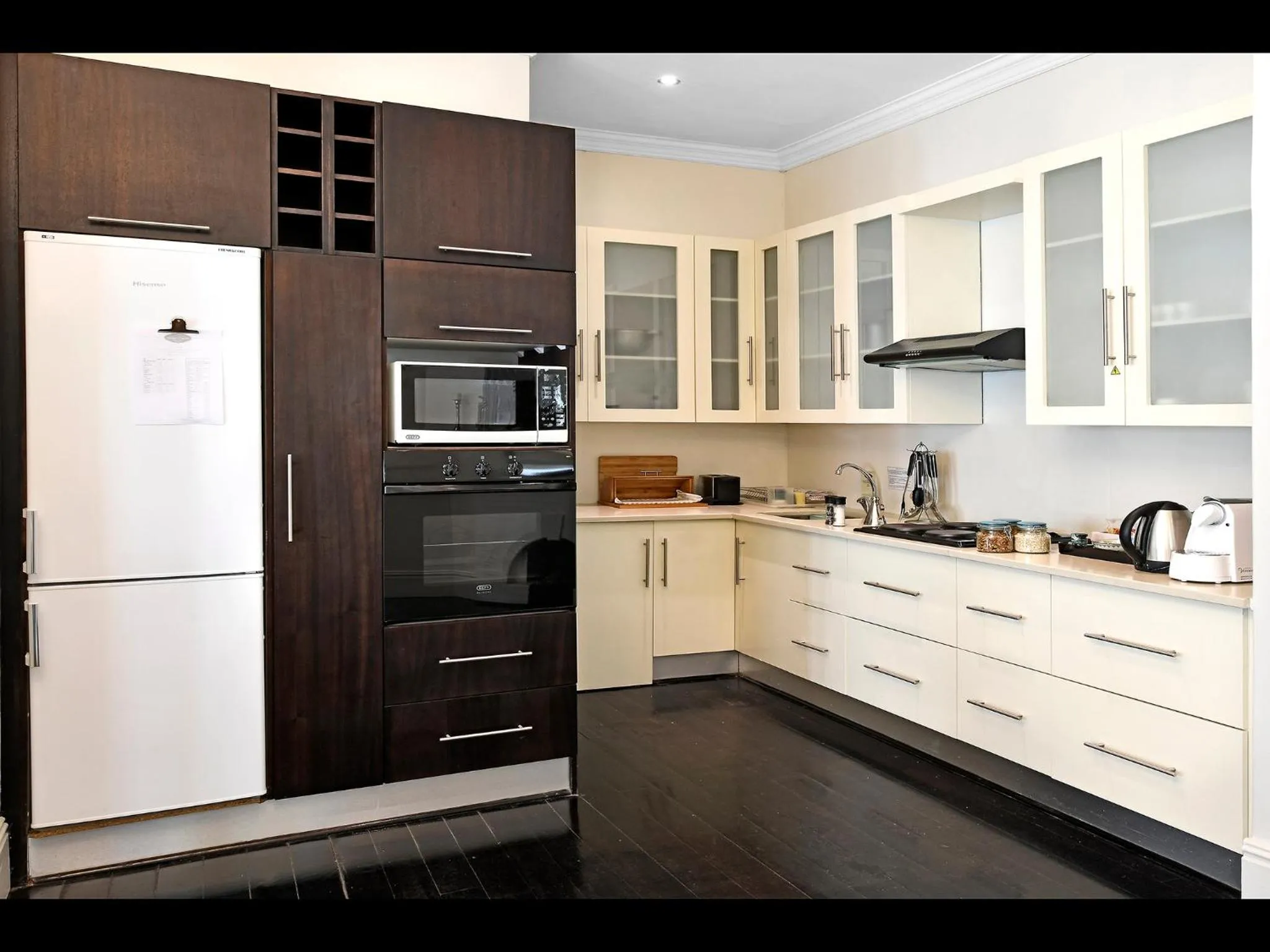 Kitchen or kitchenette in Auberge Daniella