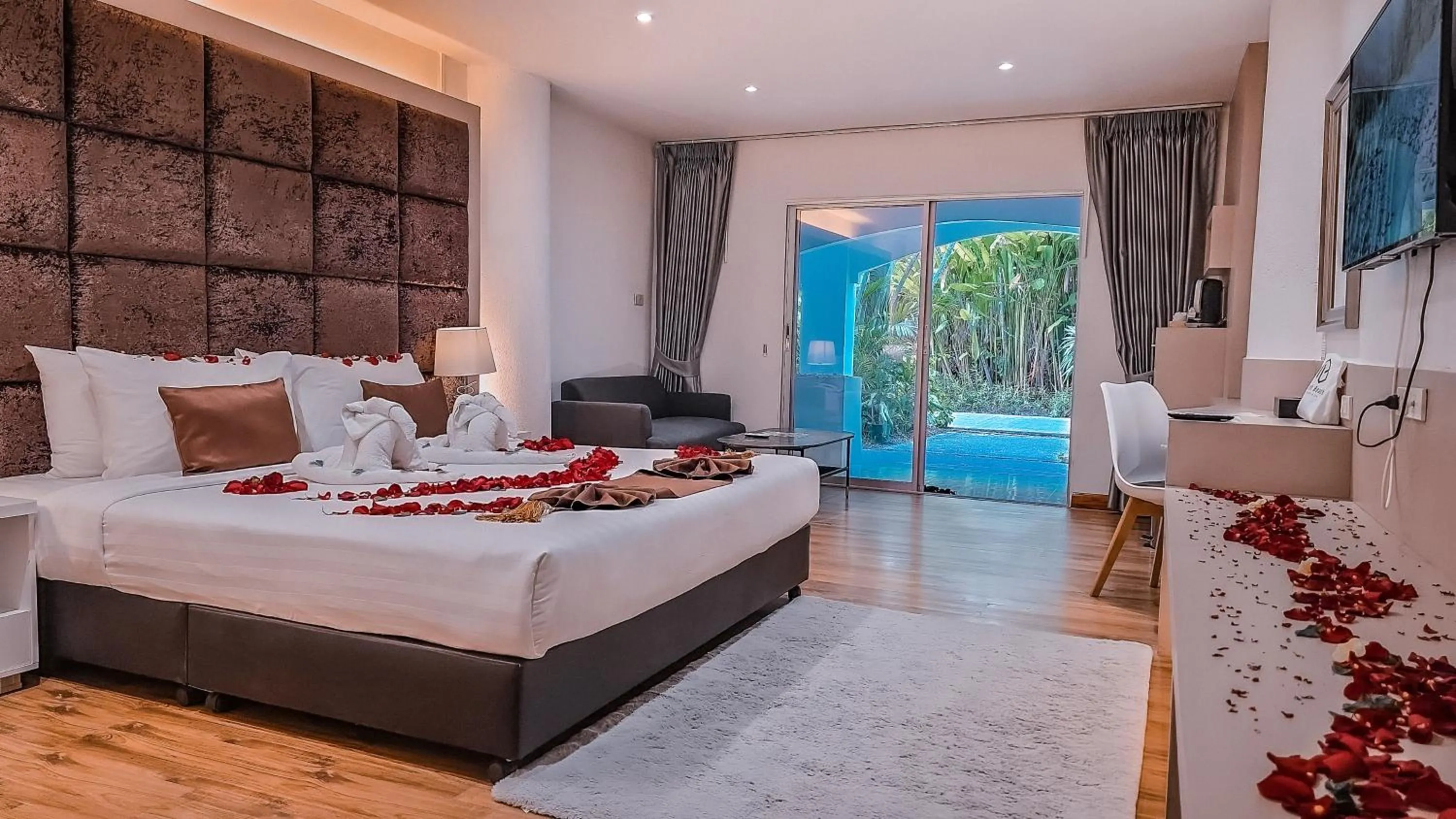 Bed in Pooh Beach Resort & Spa