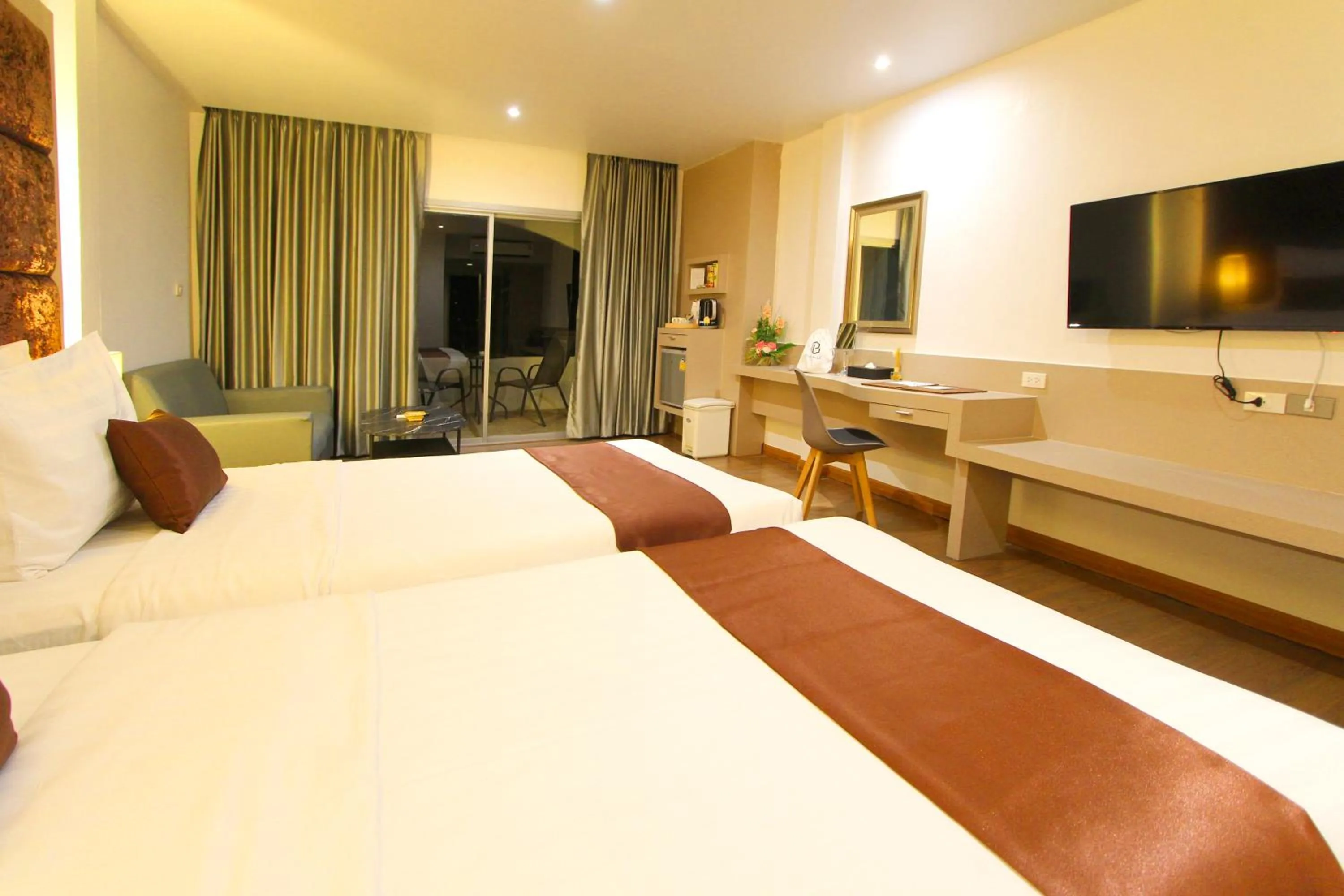 TV and multimedia, Bed in Pooh Beach Resort & Spa