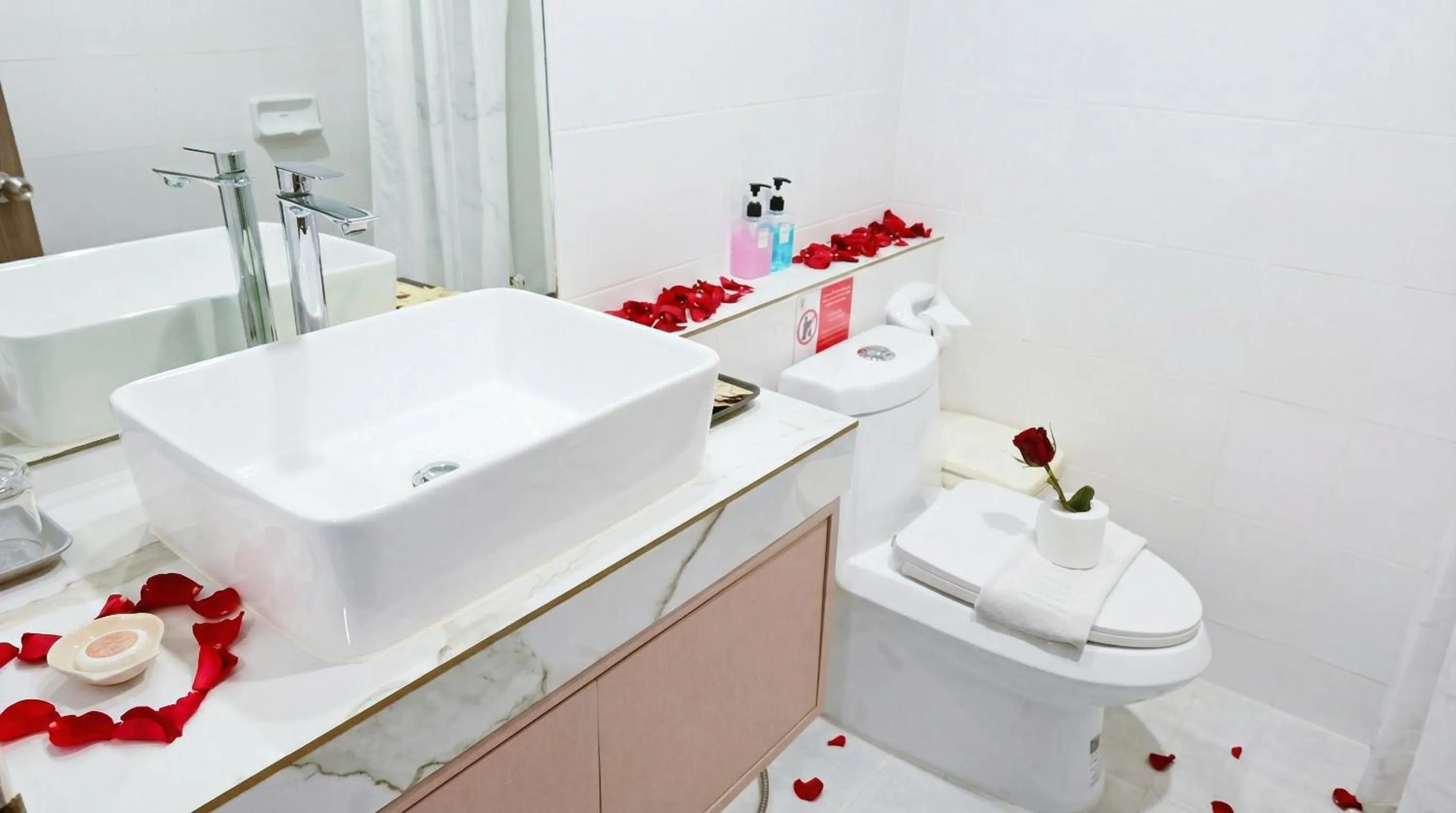 Toilet in Pooh Beach Resort & Spa