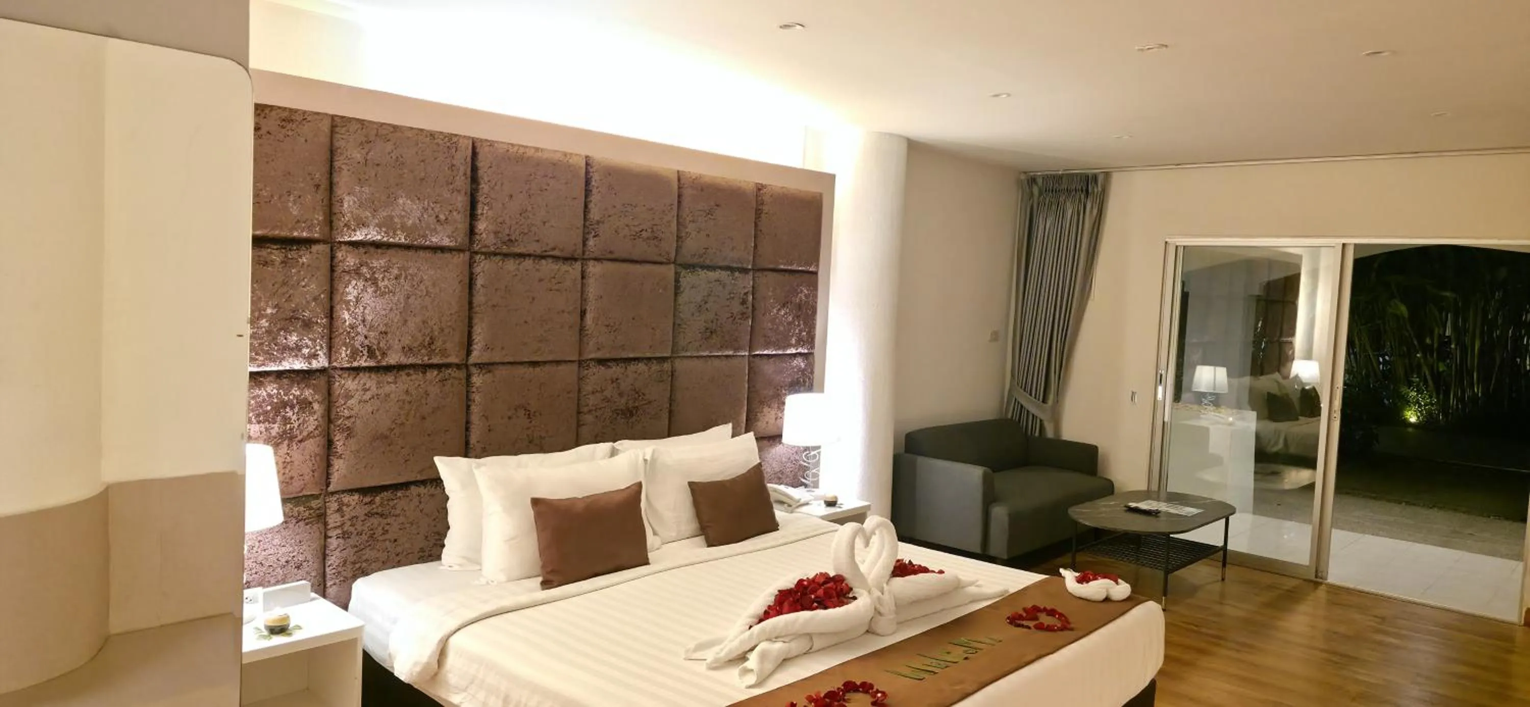 Bed in Pooh Beach Resort & Spa