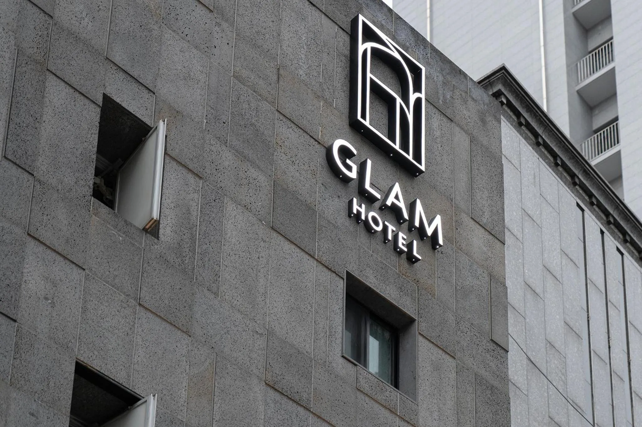 Glam Hotel