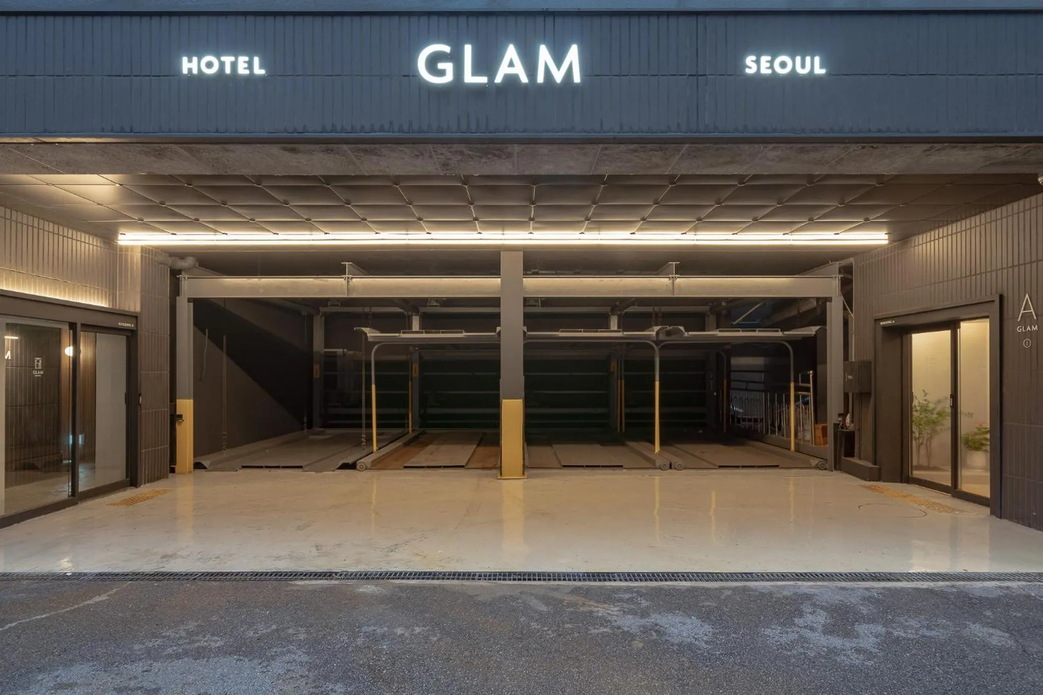 Glam Hotel