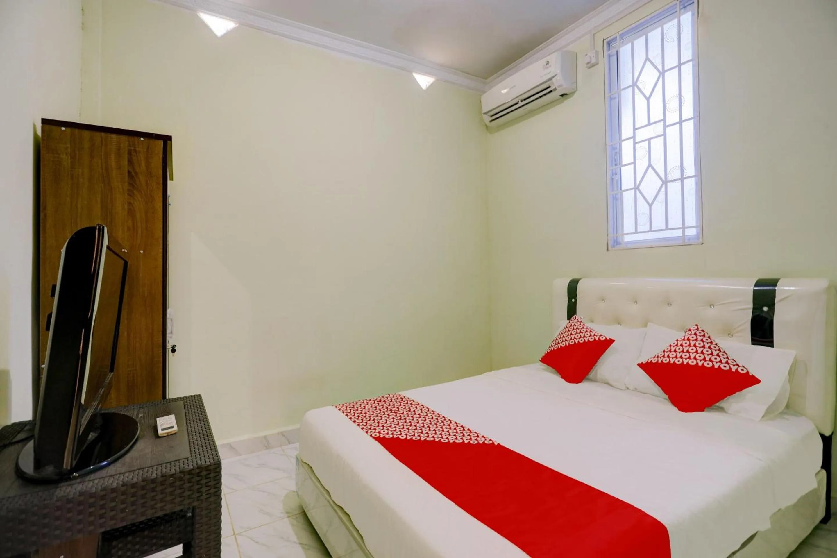 Bedroom, Bed in Hotel O Backpaker Seraya