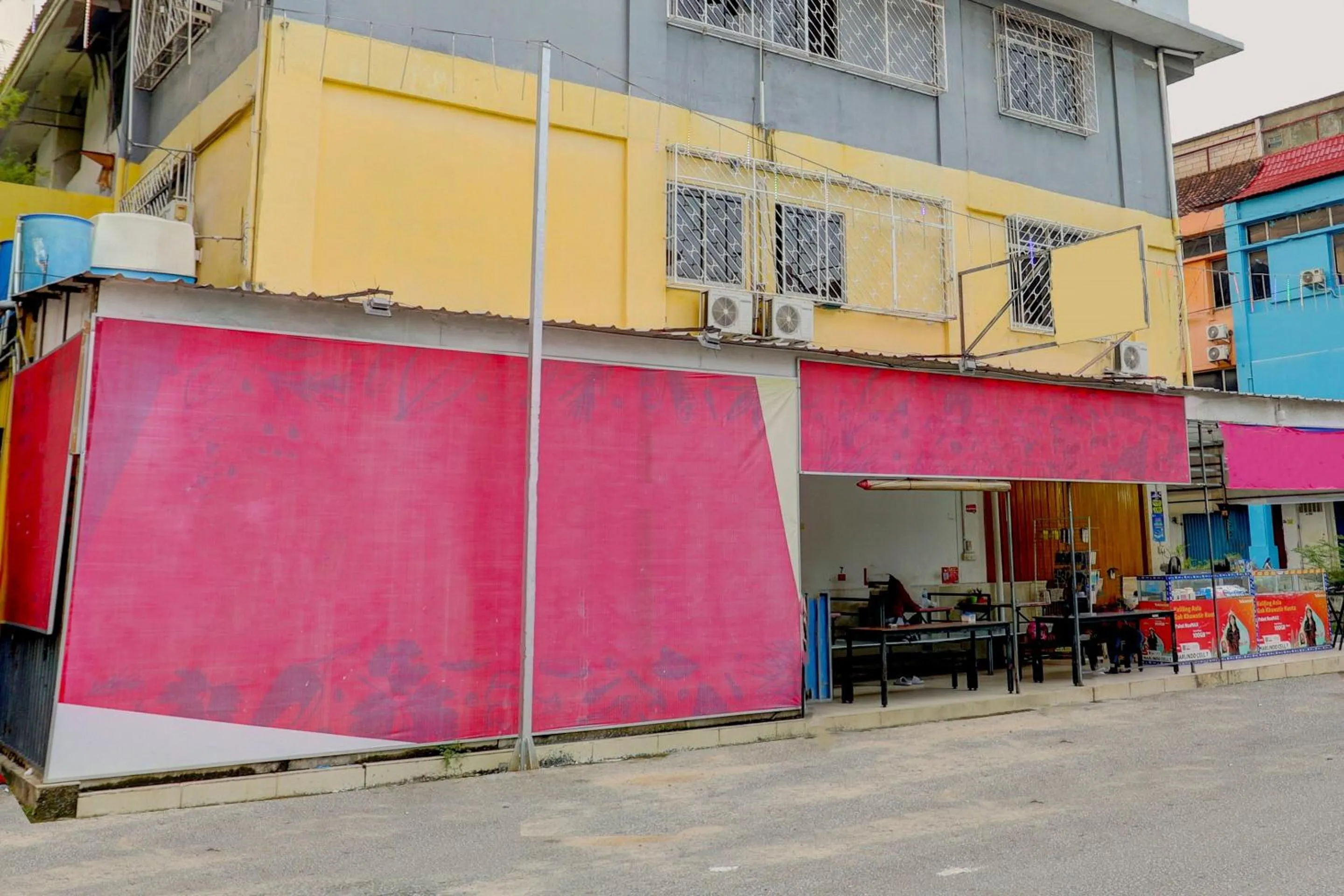 Facade/entrance in Hotel O Backpaker Seraya