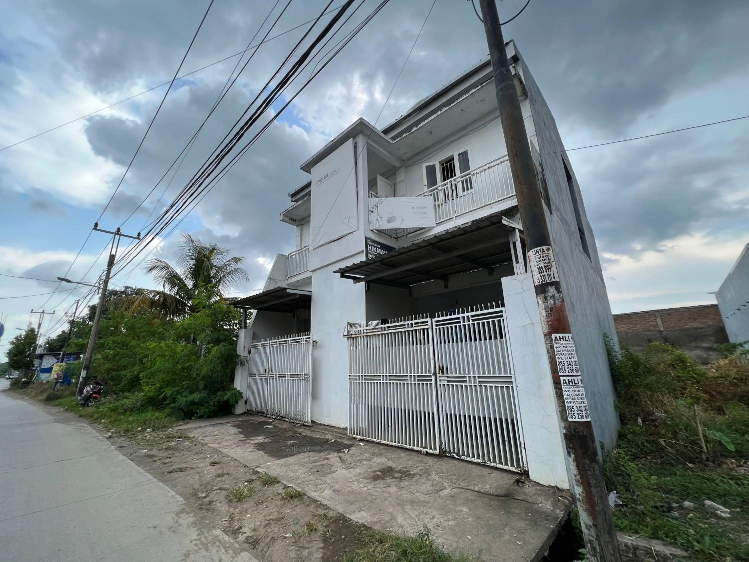 Facade/entrance in Hotel O Ziza Kost82 Syariah