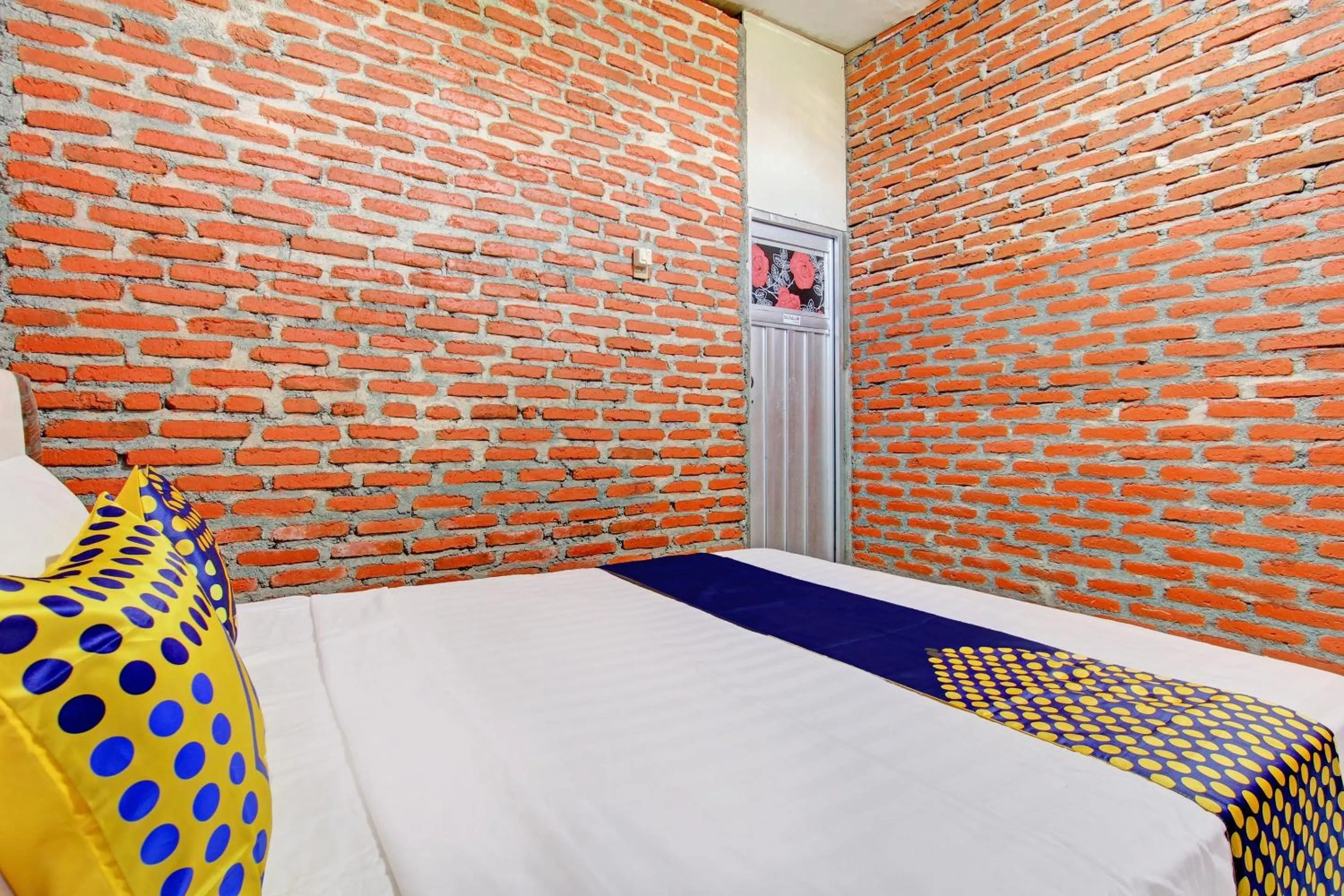 Bedroom, Bed in OYO Life 93010 Omah Bareng Syariah Sambisari