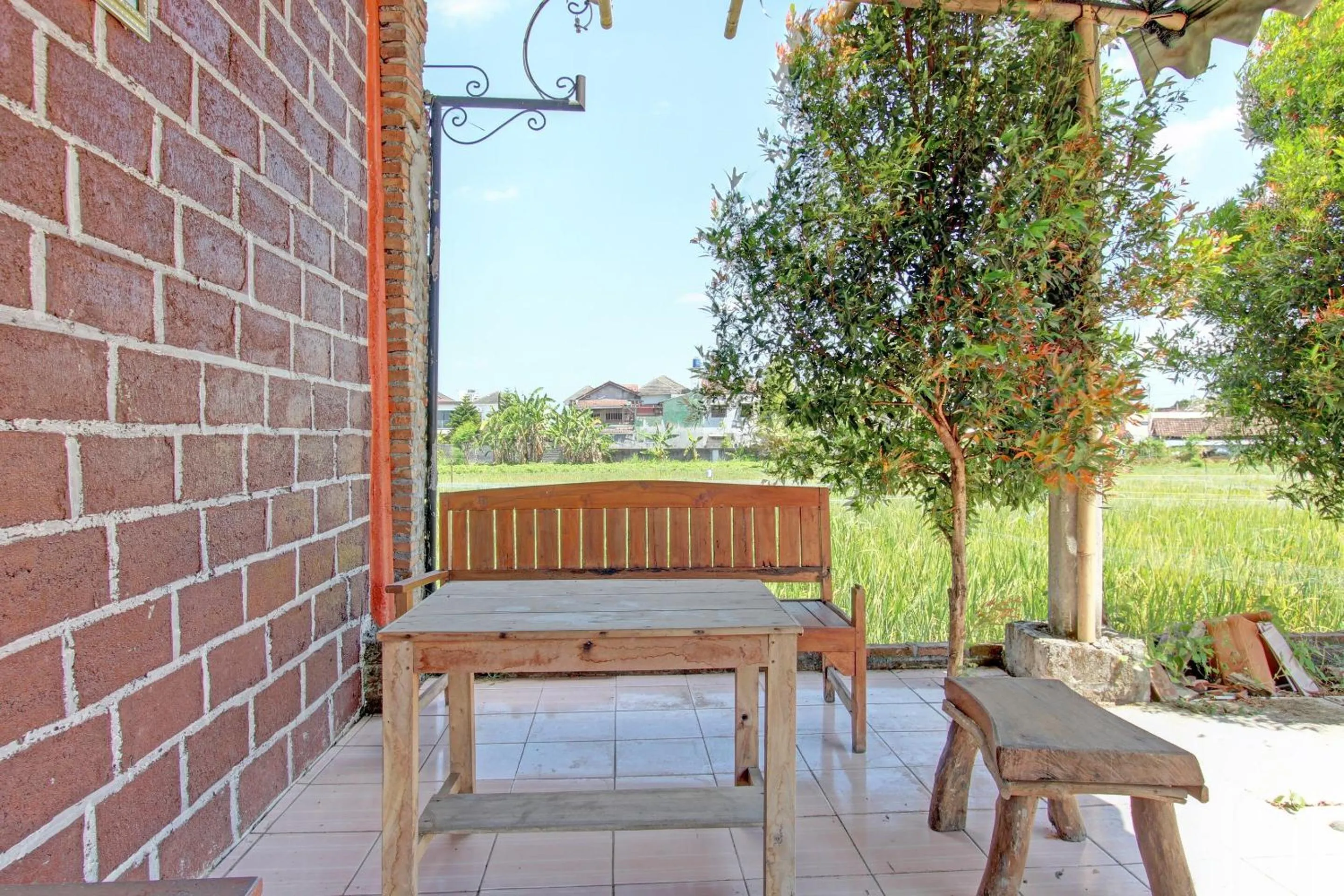 Lobby or reception in OYO Life 93010 Omah Bareng Syariah Sambisari