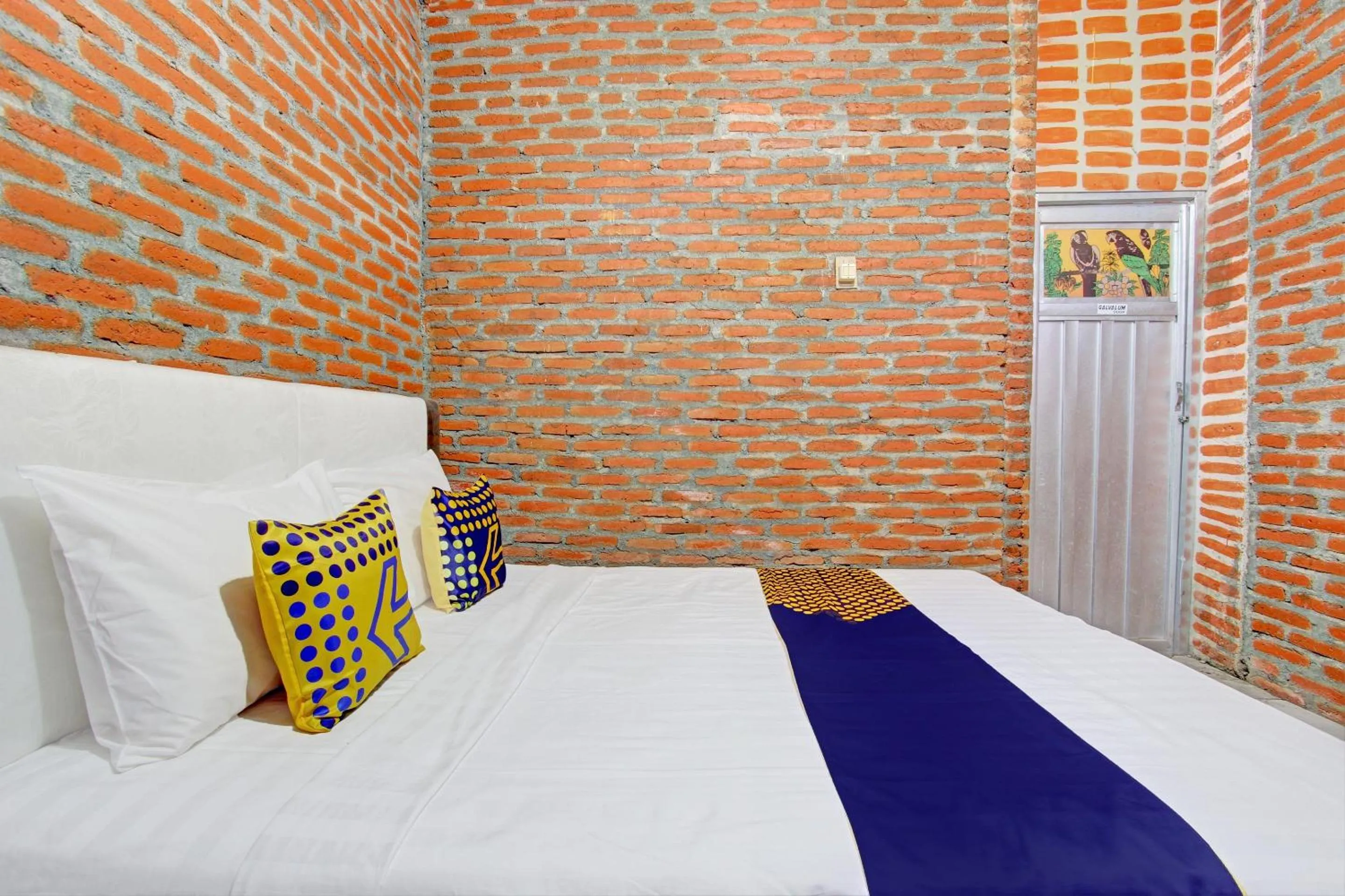 Bedroom, Bed in OYO Life 93010 Omah Bareng Syariah Sambisari