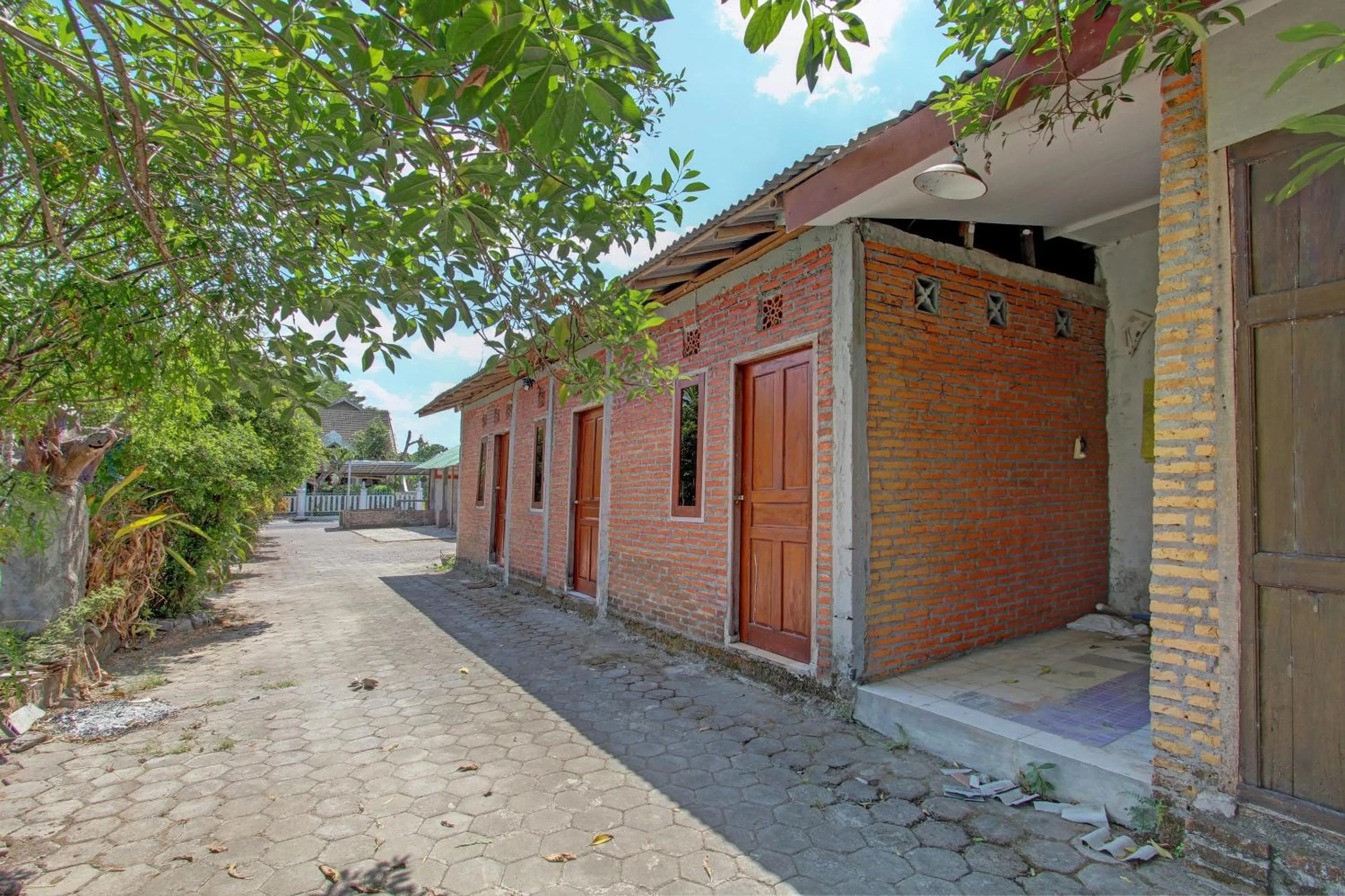 Lobby or reception in OYO Life 93010 Omah Bareng Syariah Sambisari