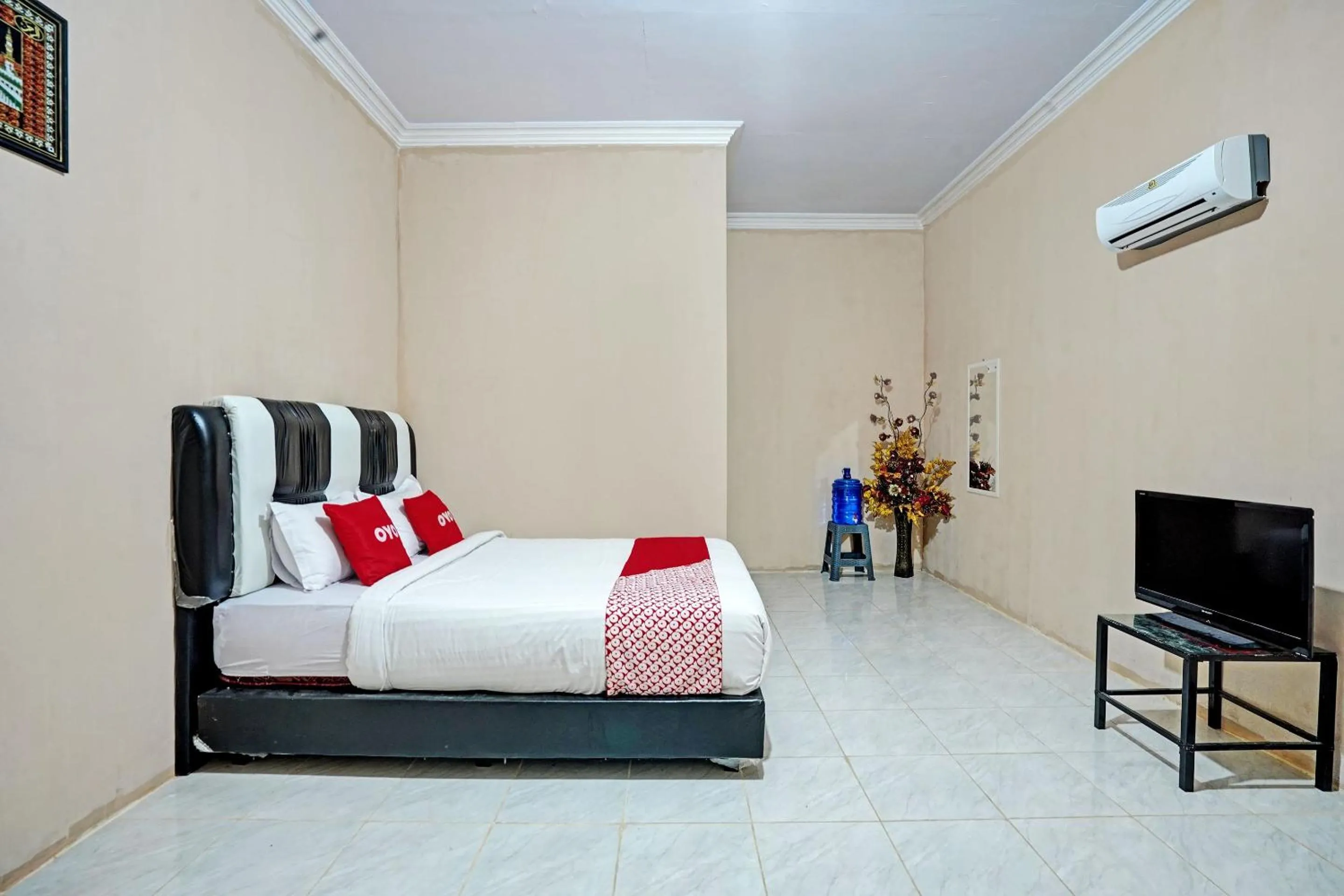 Bedroom in Hotel O Mutiara Homestay Syariah Near TPA / TPSA Nurul Yakin