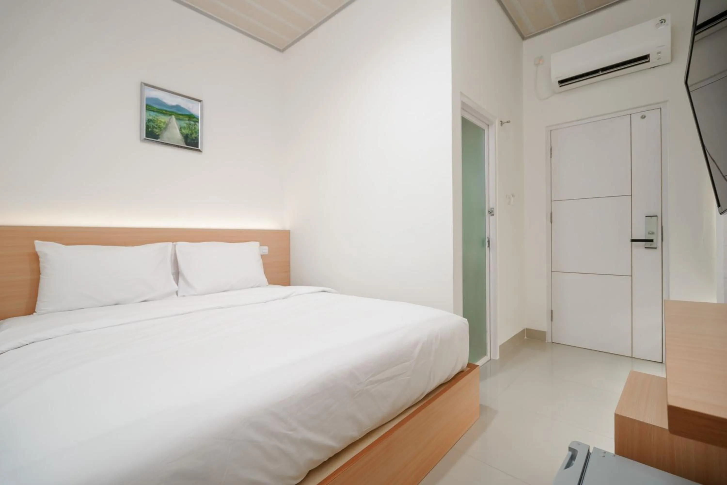 Standard Double Room in Urbanview keTemon Hotel & Resto YIA by RedDoorz