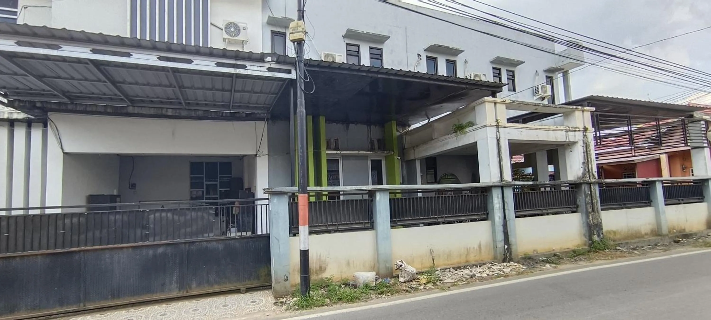 Facade/entrance in Hotel O Losmen Arkansas Syariah