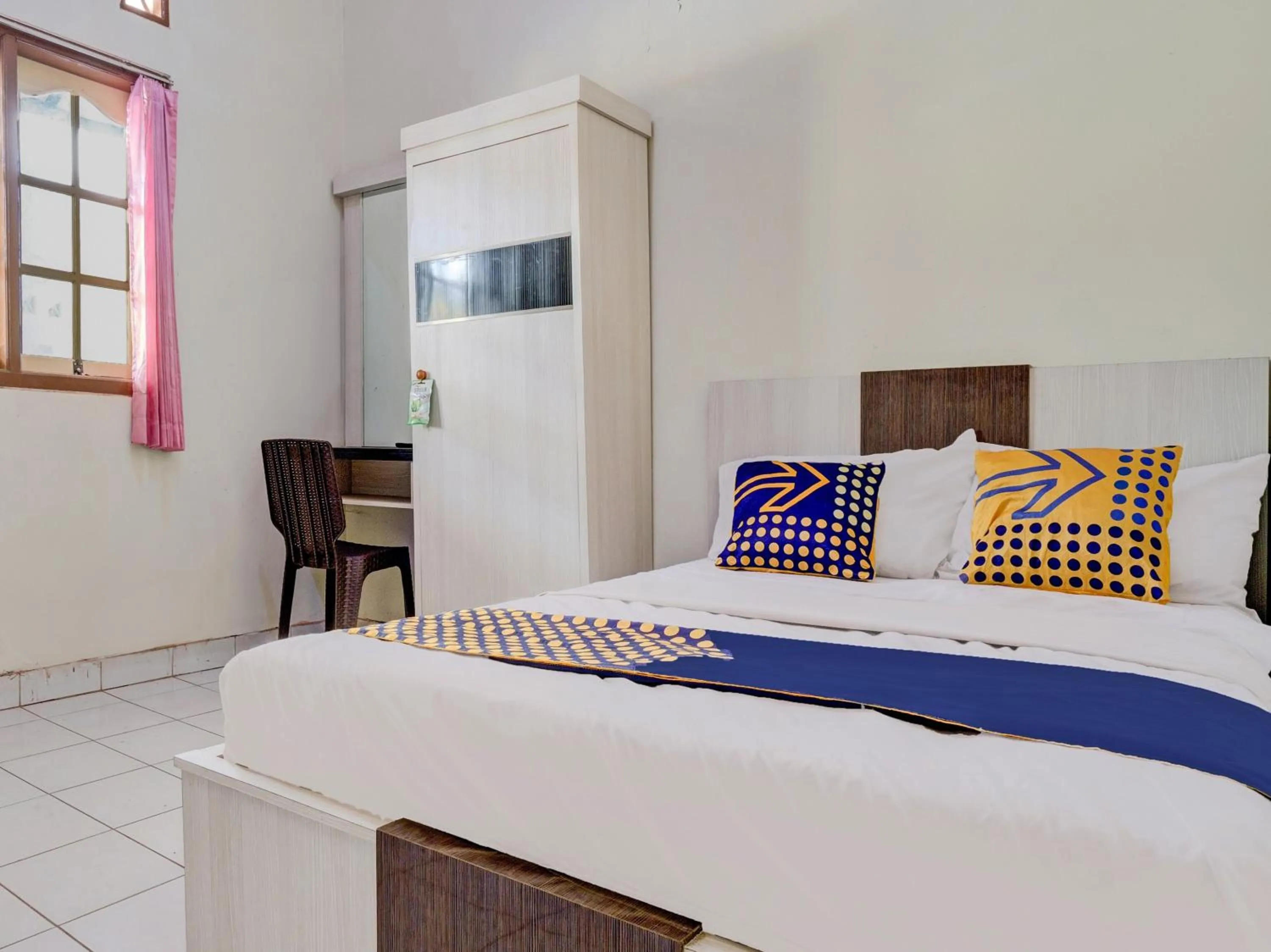 Bedroom in SPOT ON 93005 Berkah Kedawung Syariah Near Fakultas Farmasi Universitas Muhammadiyah Ahmad Dahlan Cirebon