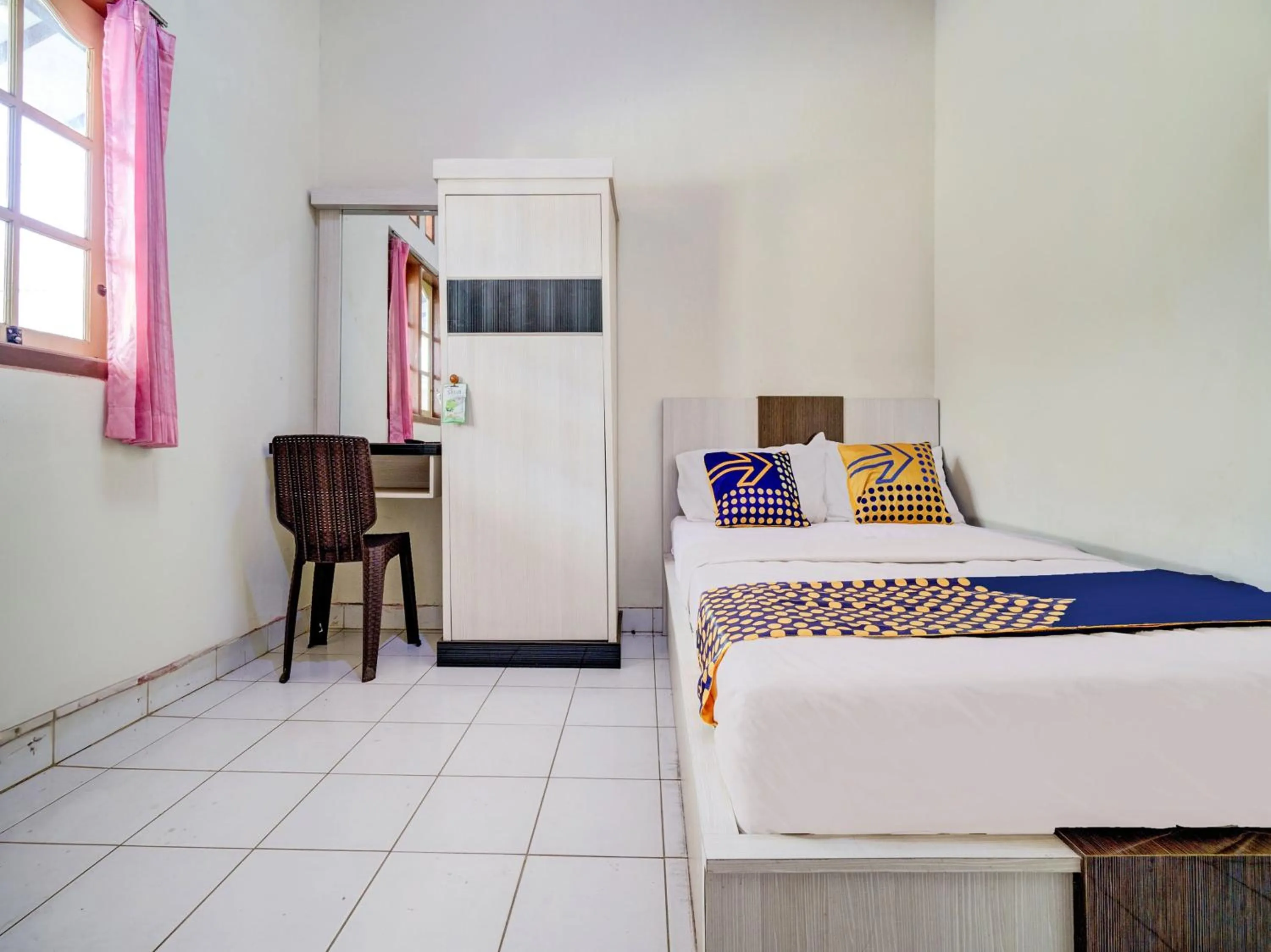 Bedroom in SPOT ON 93005 Berkah Kedawung Syariah Near Fakultas Farmasi Universitas Muhammadiyah Ahmad Dahlan Cirebon