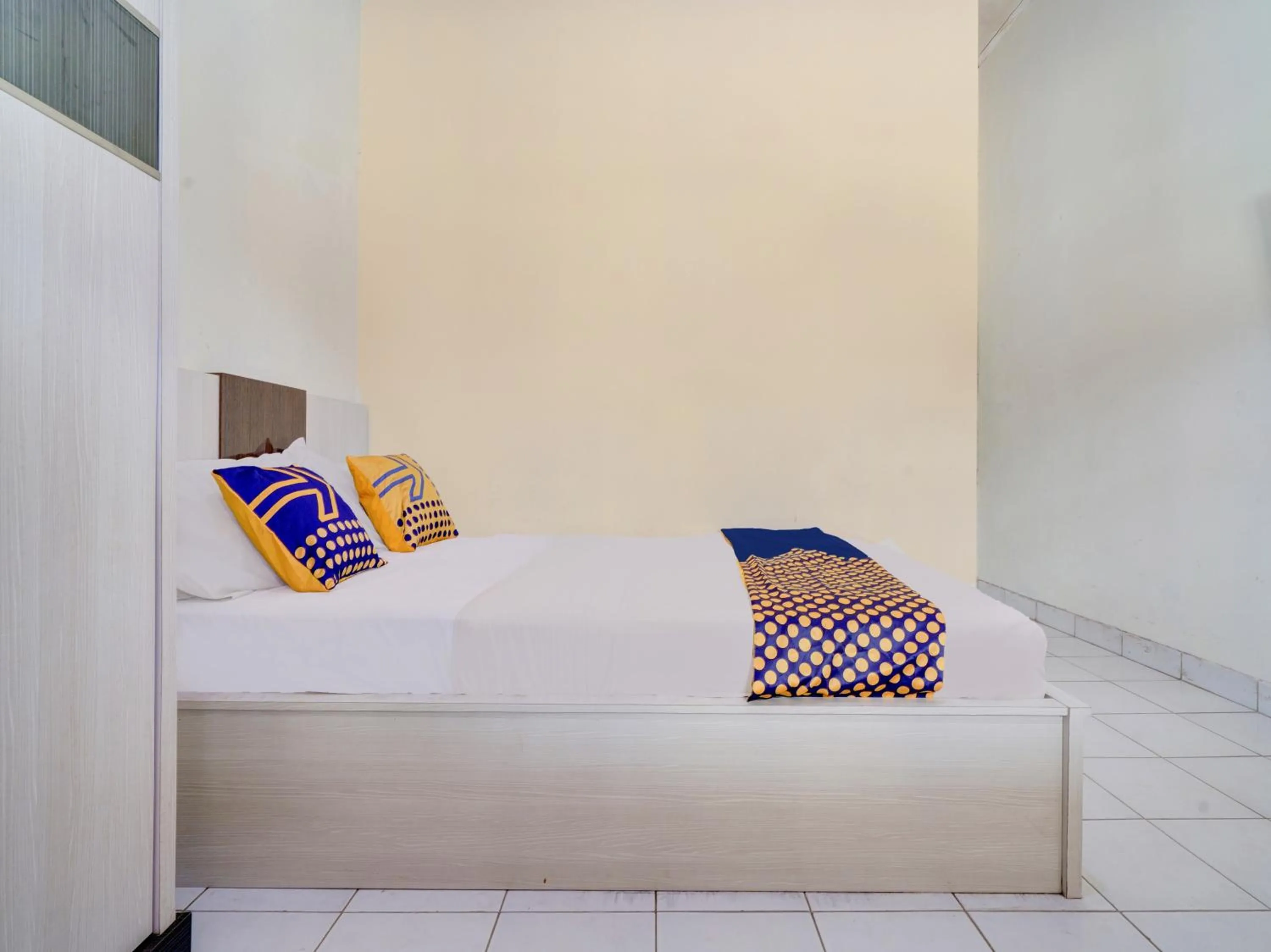 Bedroom in SPOT ON 93005 Berkah Kedawung Syariah Near Fakultas Farmasi Universitas Muhammadiyah Ahmad Dahlan Cirebon