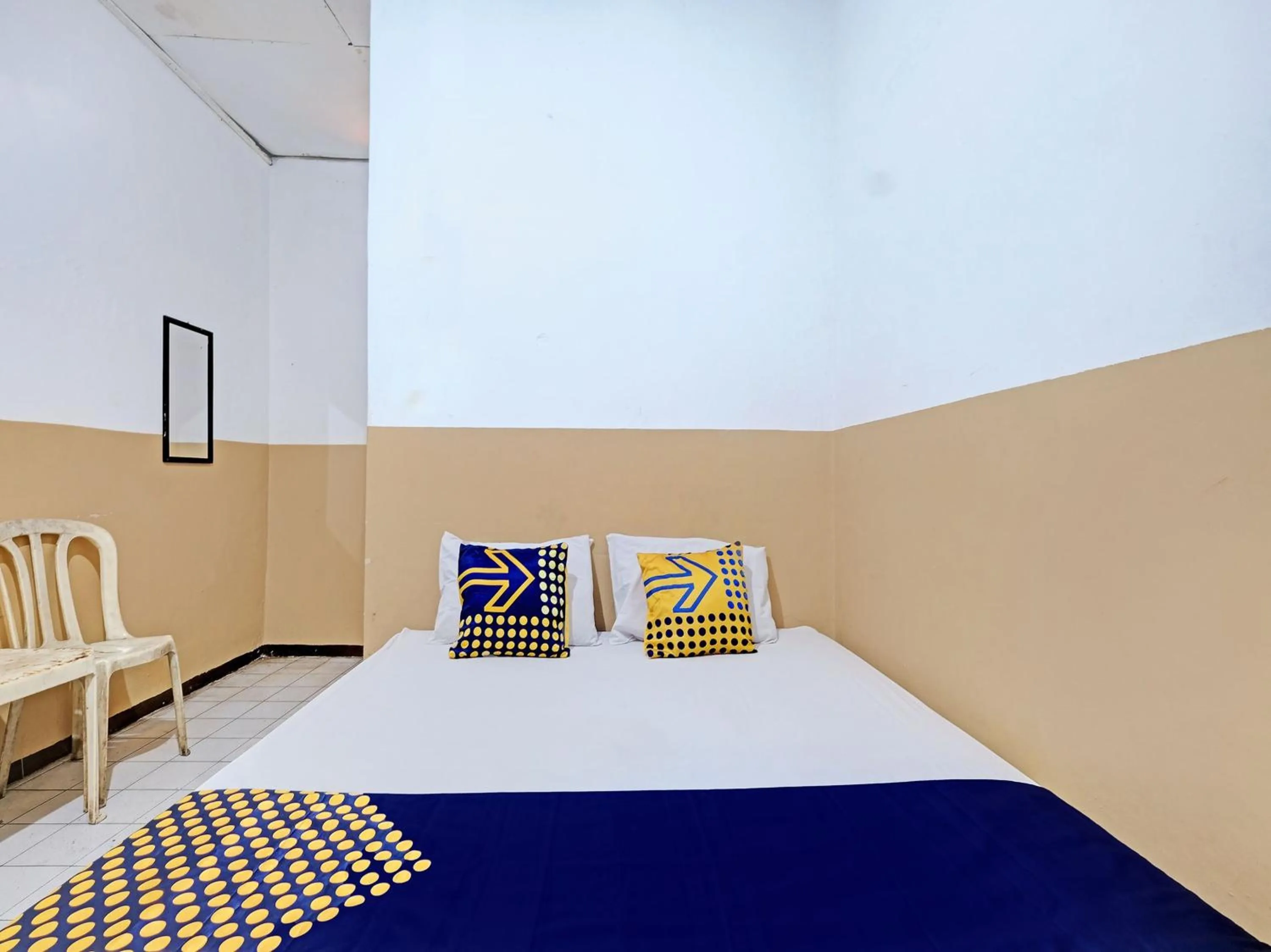 Bedroom in SPOT ON 92983 Hotel Ayu