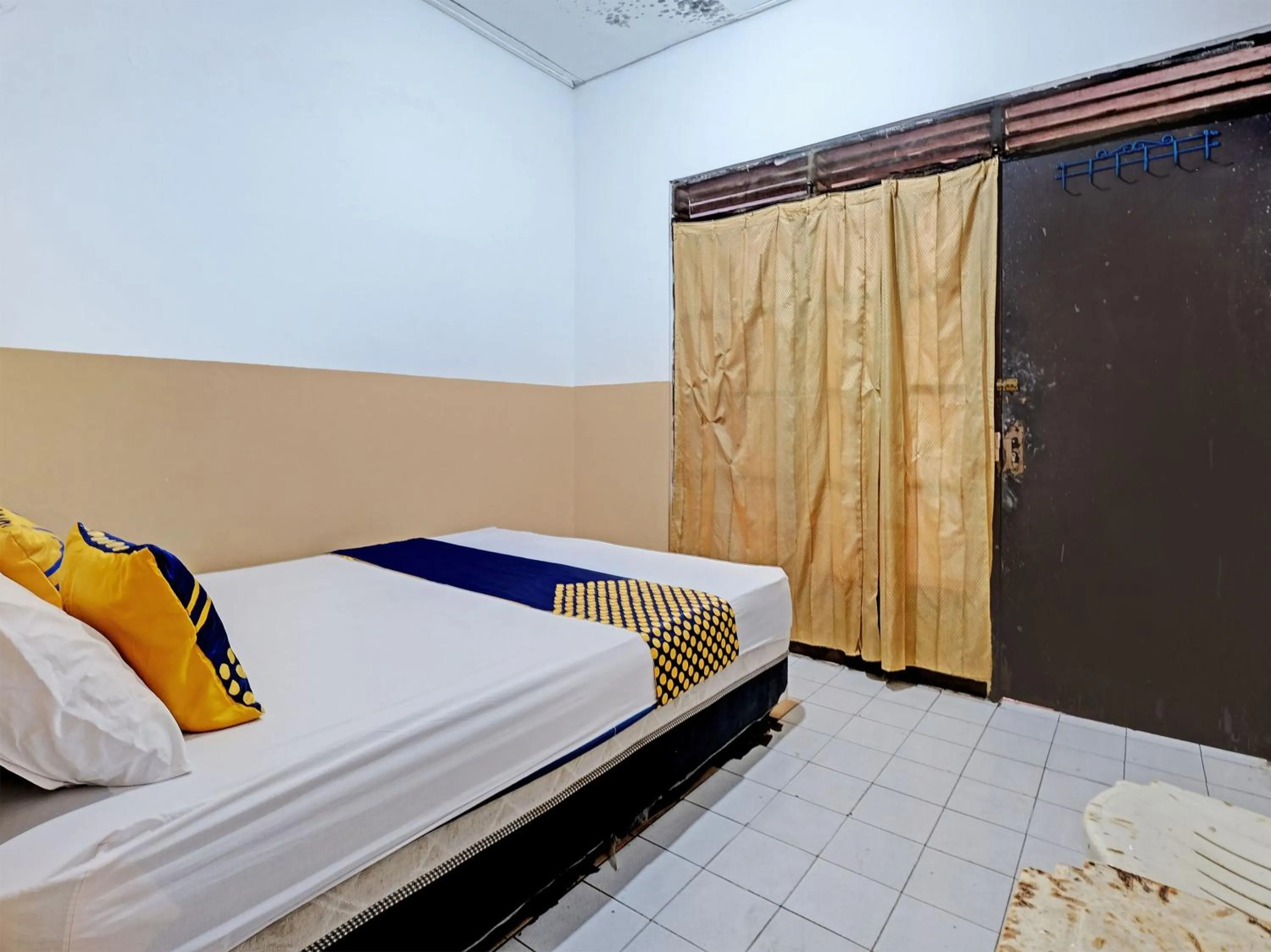 Bedroom in SPOT ON 92983 Hotel Ayu