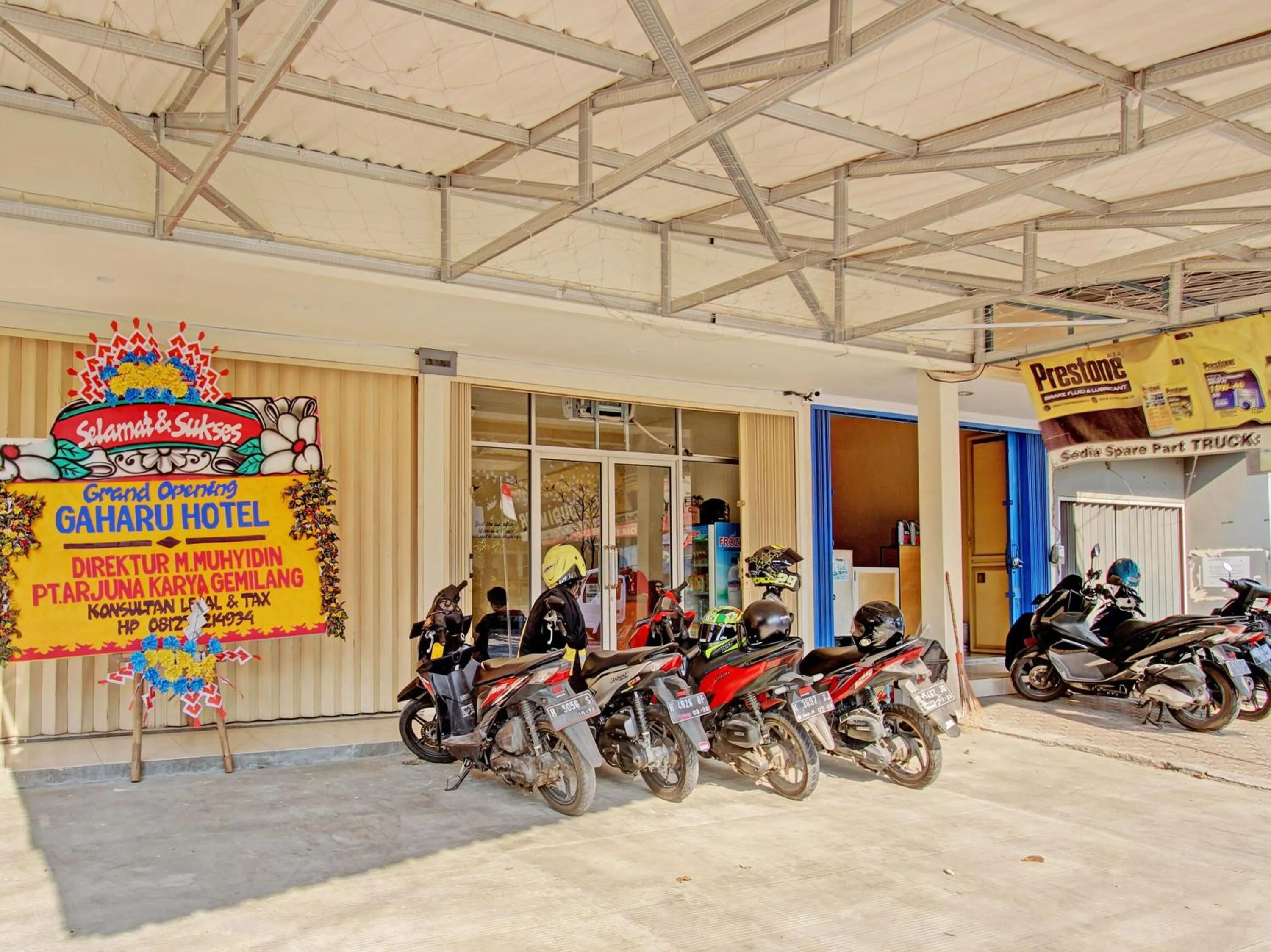 Facade/entrance in Collection O 92972 Gaharu Hotel