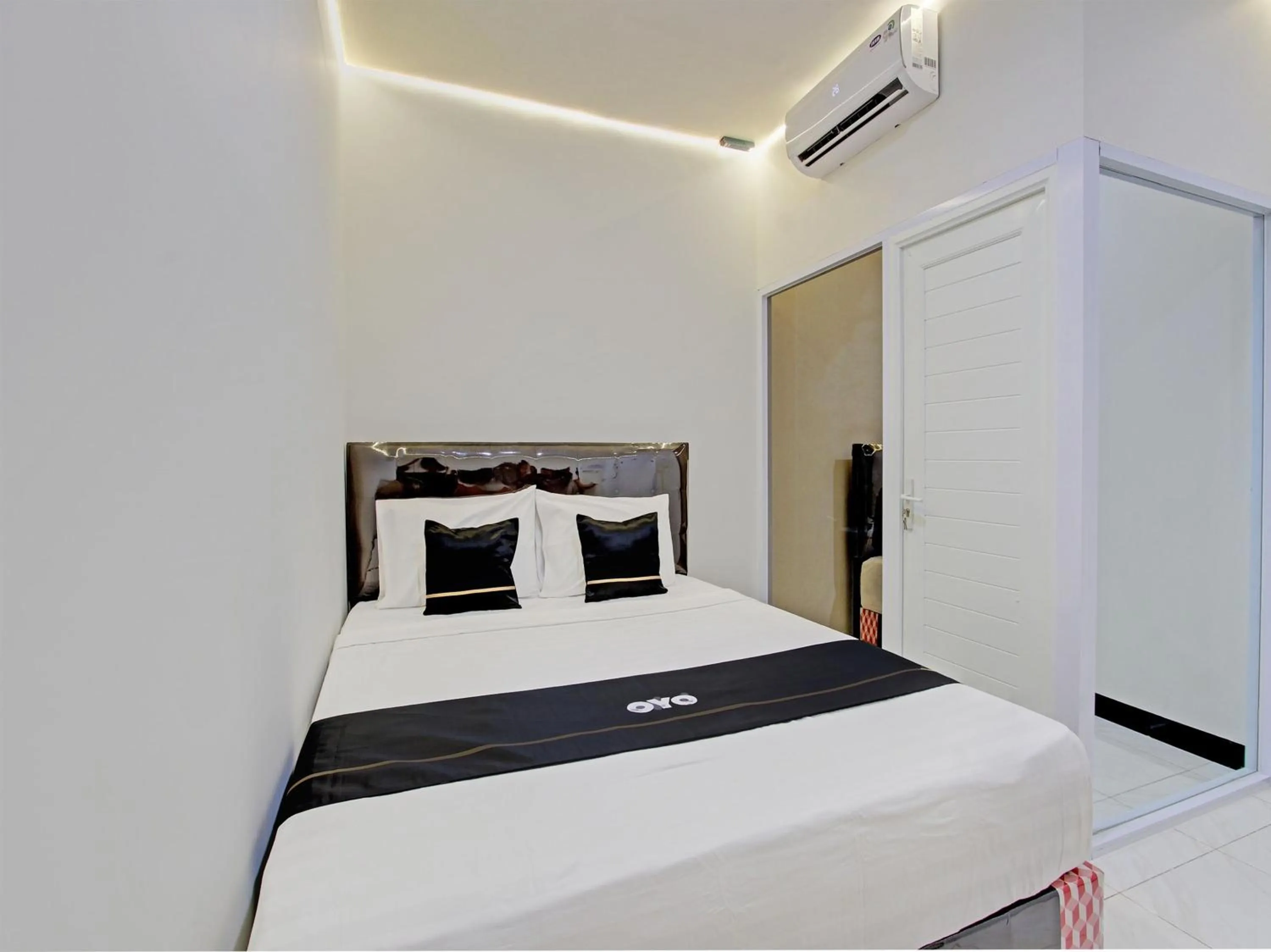 Bedroom in Collection O 92972 Gaharu Hotel