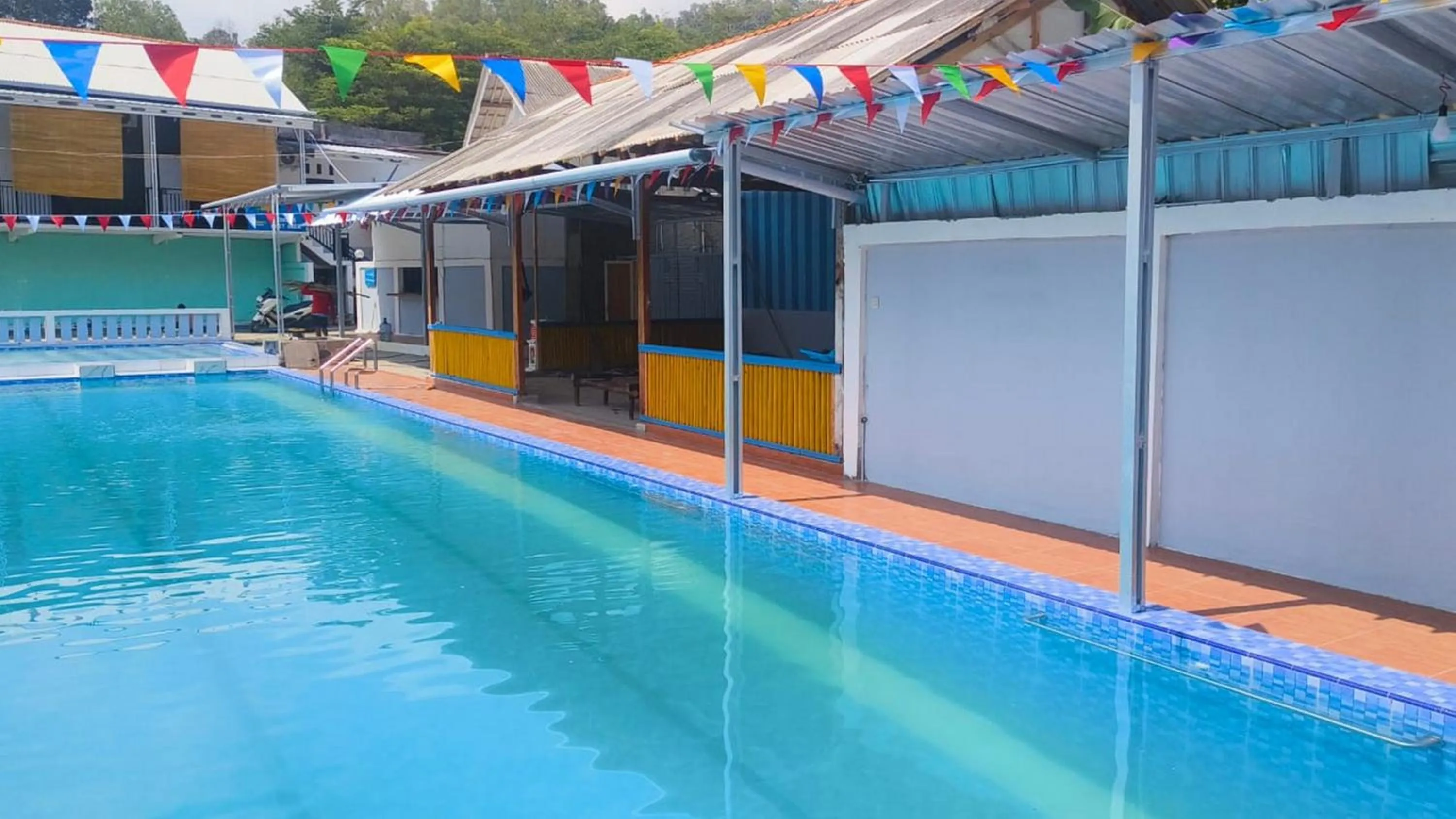 Swimming pool in Surya Abadi Homestay Syariah RedPartner