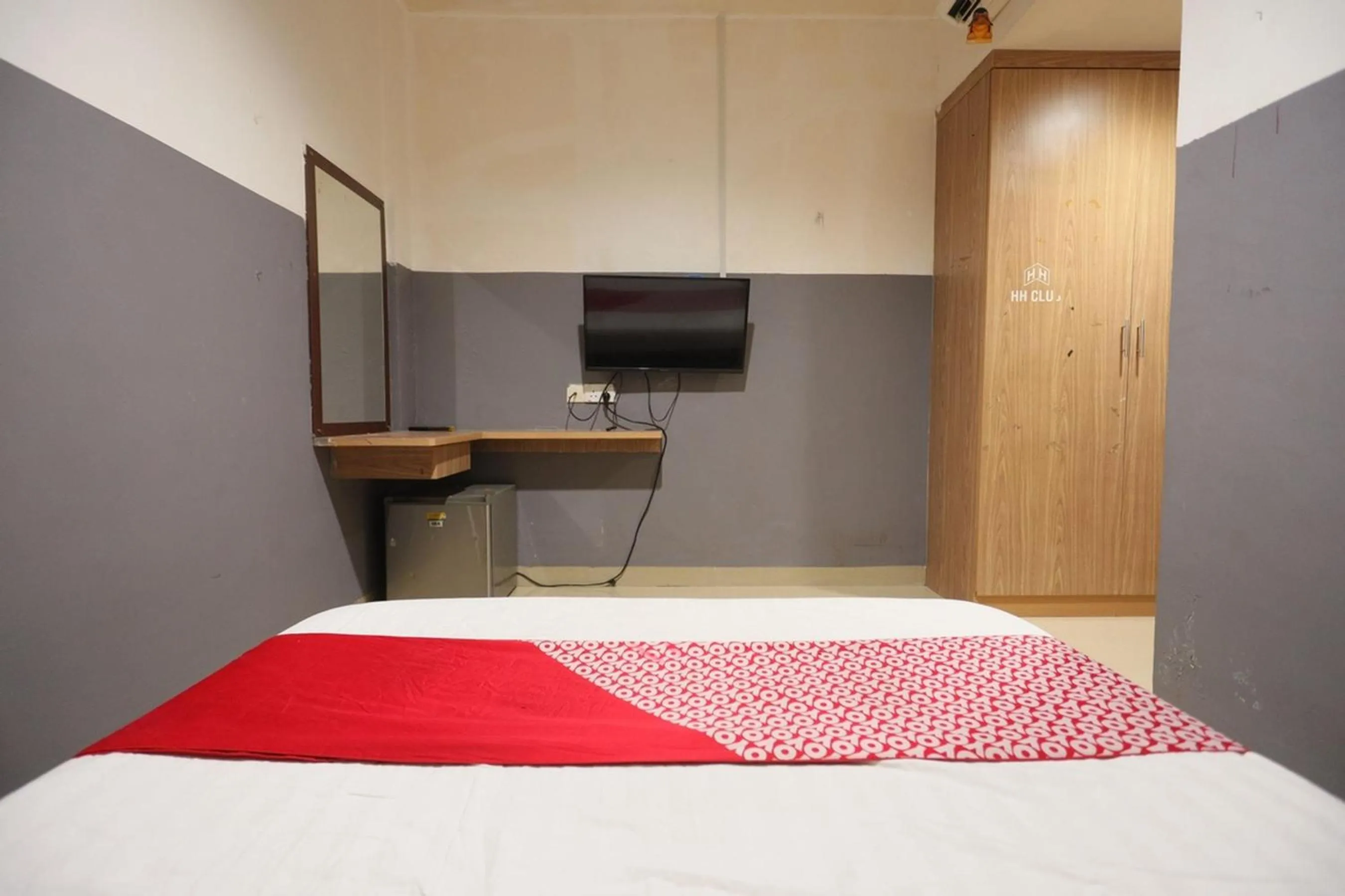 Photo of the whole room, Bed in Hotel O City Room