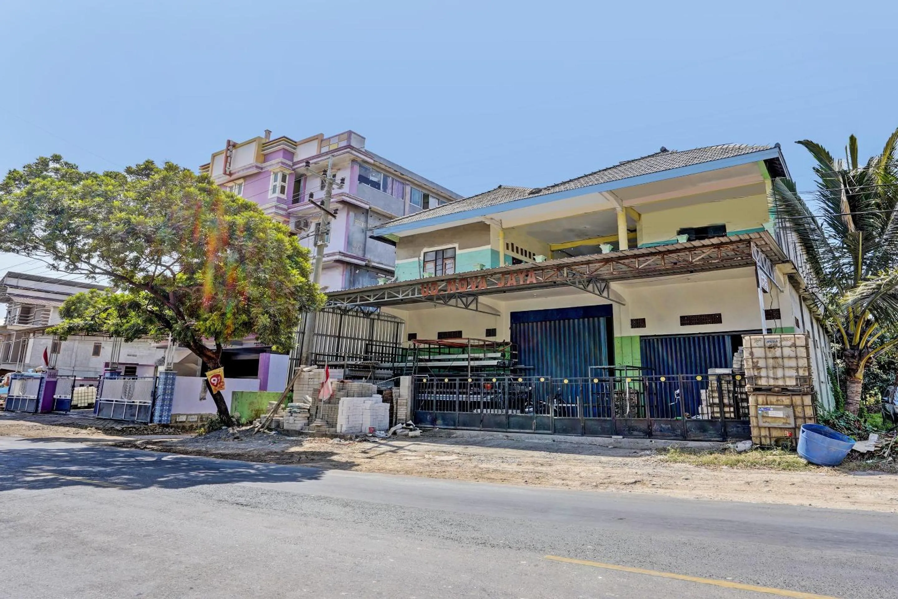 Facade/entrance in OYO Life 93037 Nova Jaya Homestay Syariah