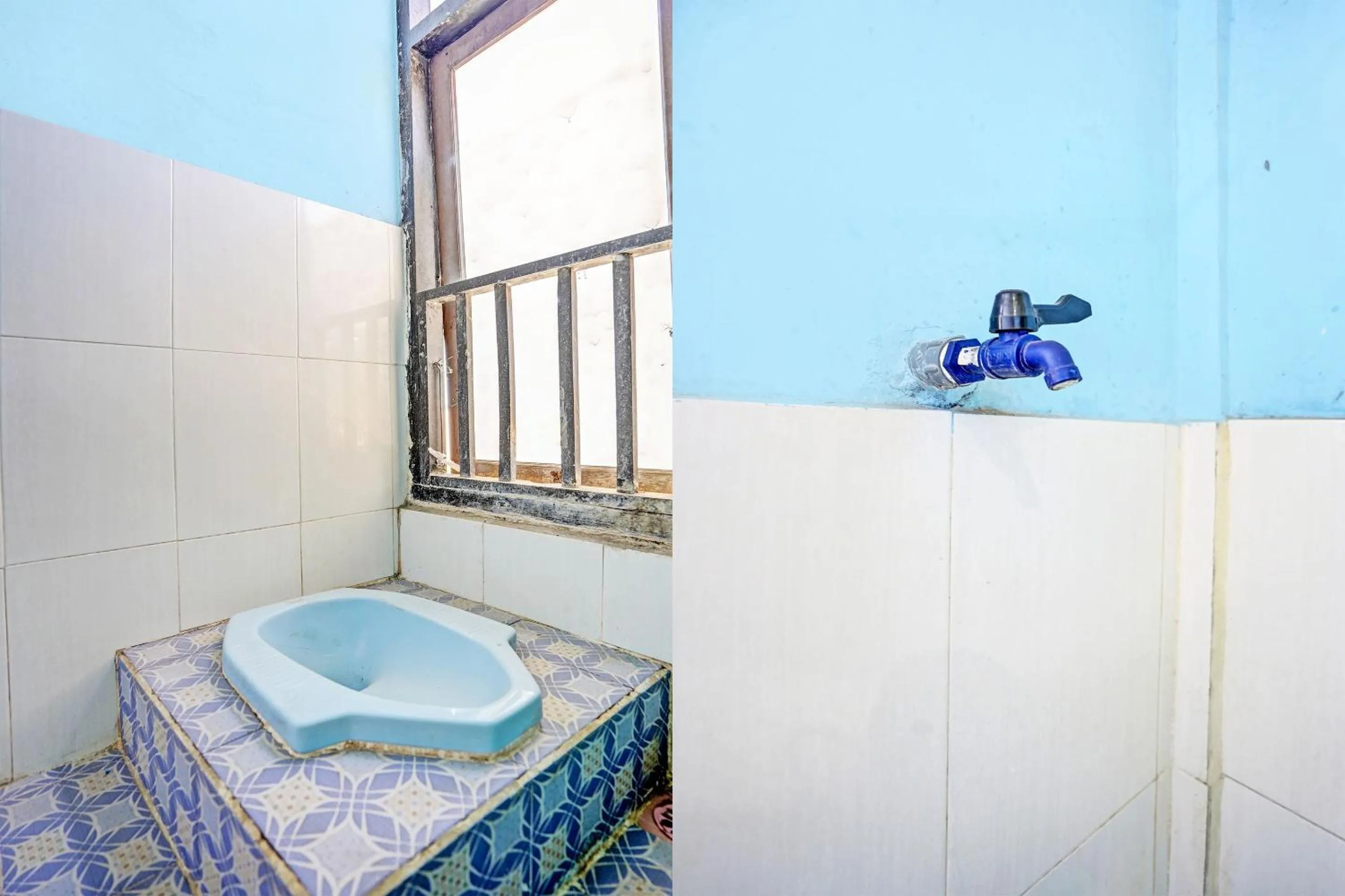 Bathroom in OYO Life 93037 Nova Jaya Homestay Syariah