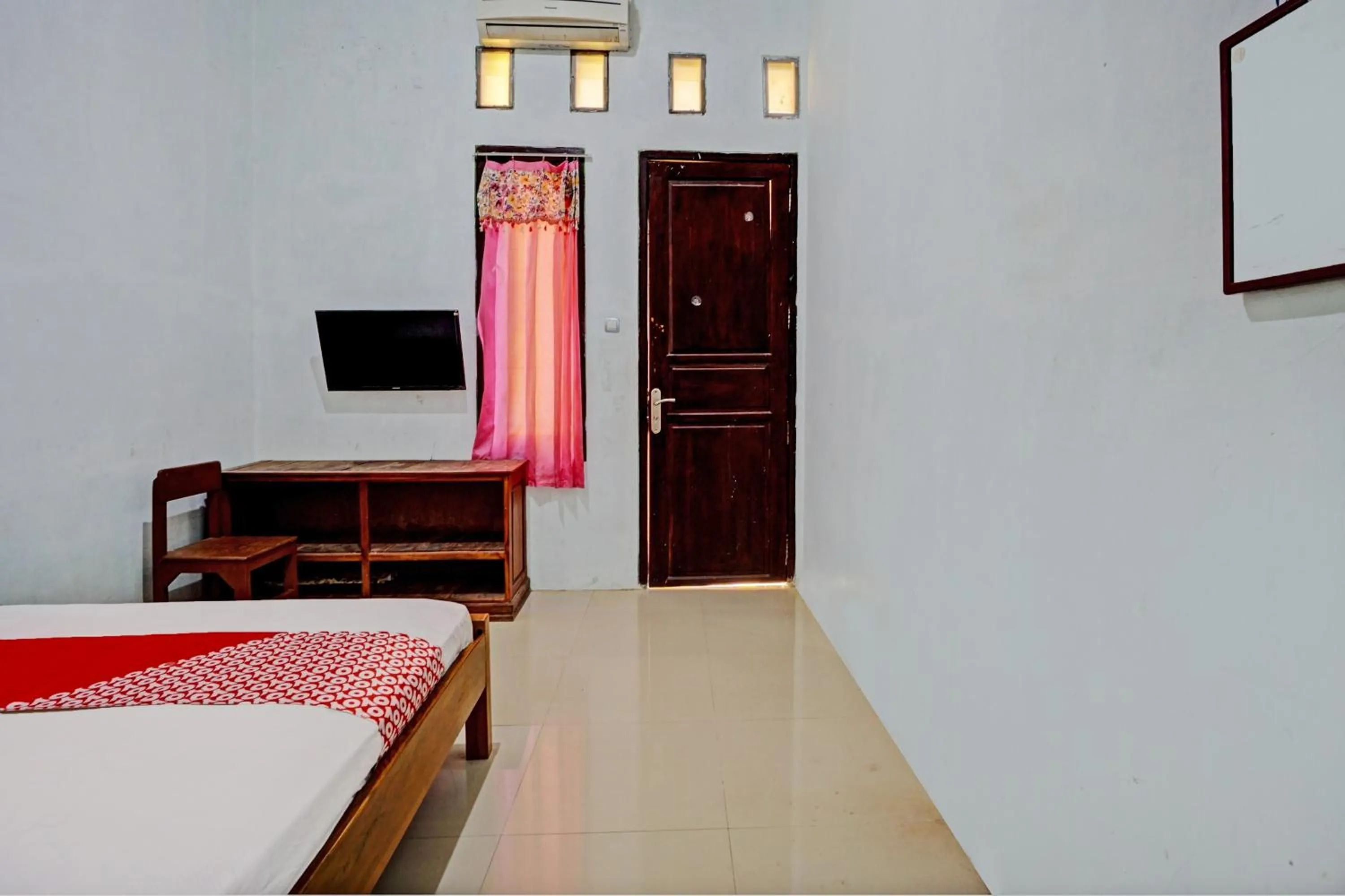 Bedroom, Bed in OYO Life 93036 Eddy Homestay Syariah