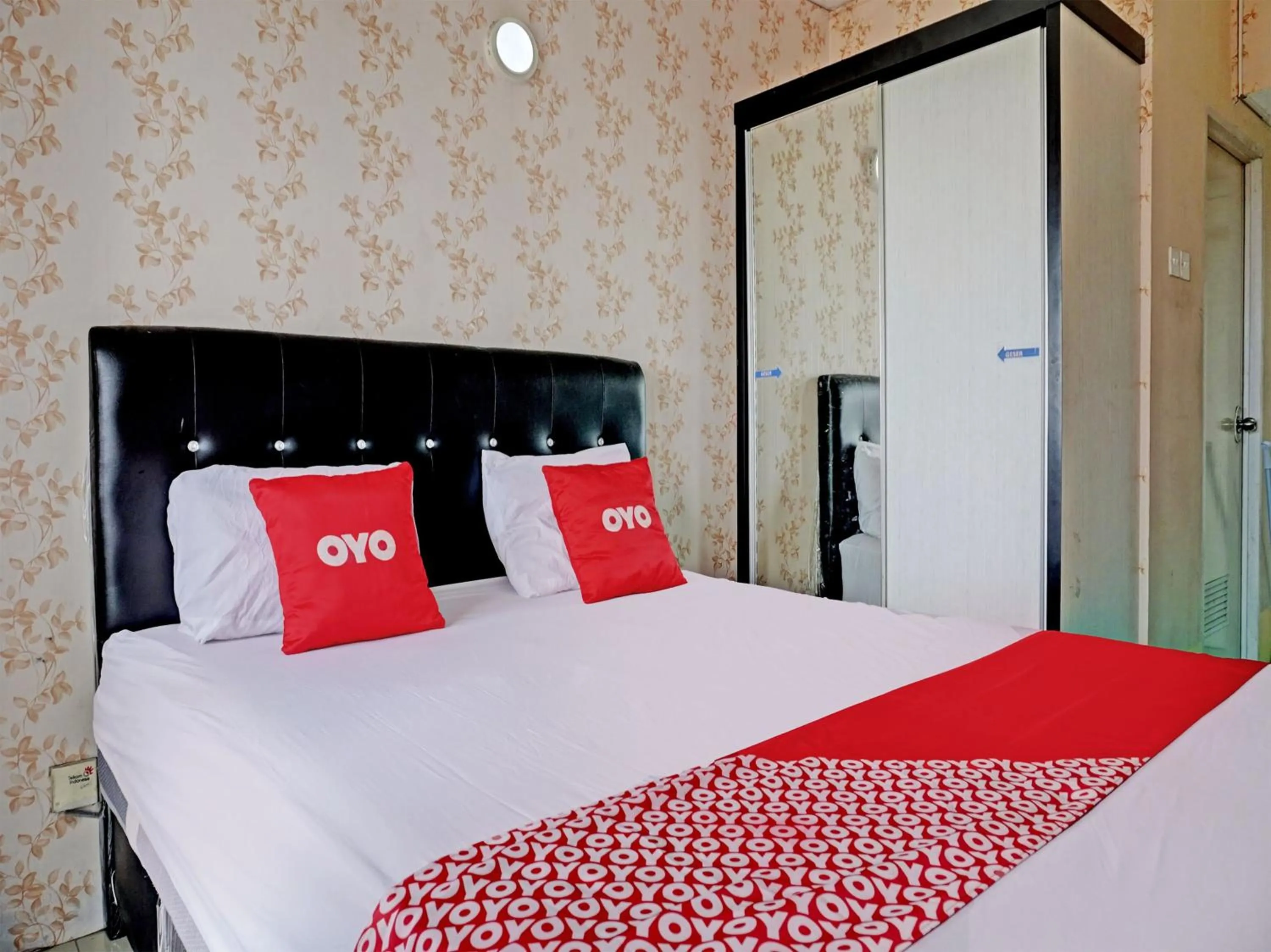 Bedroom, Bed in Collection O 92967 Apartement Sentraland Karawang By Rda Living