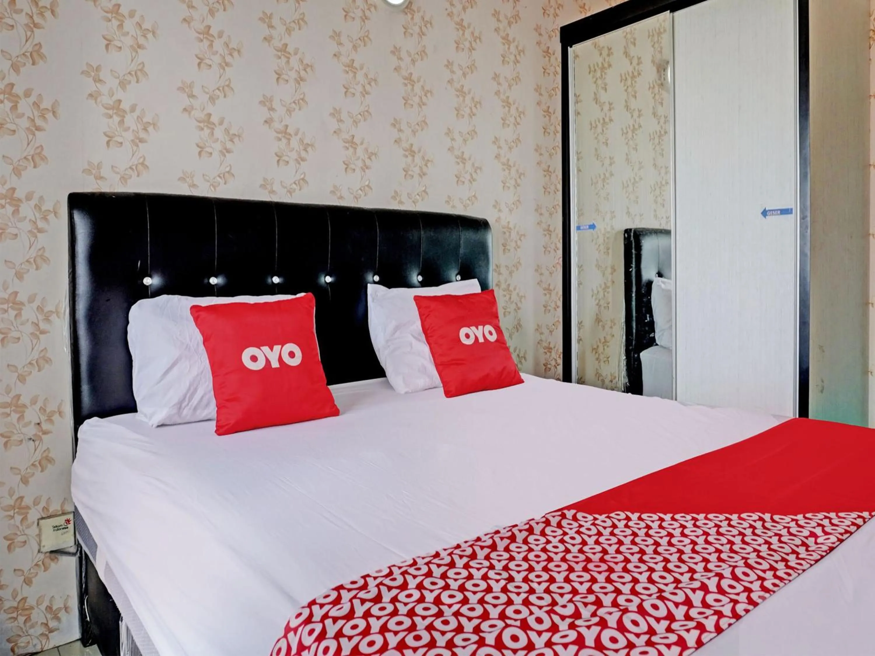 Bedroom, Bed in Collection O 92967 Apartement Sentraland Karawang By Rda Living