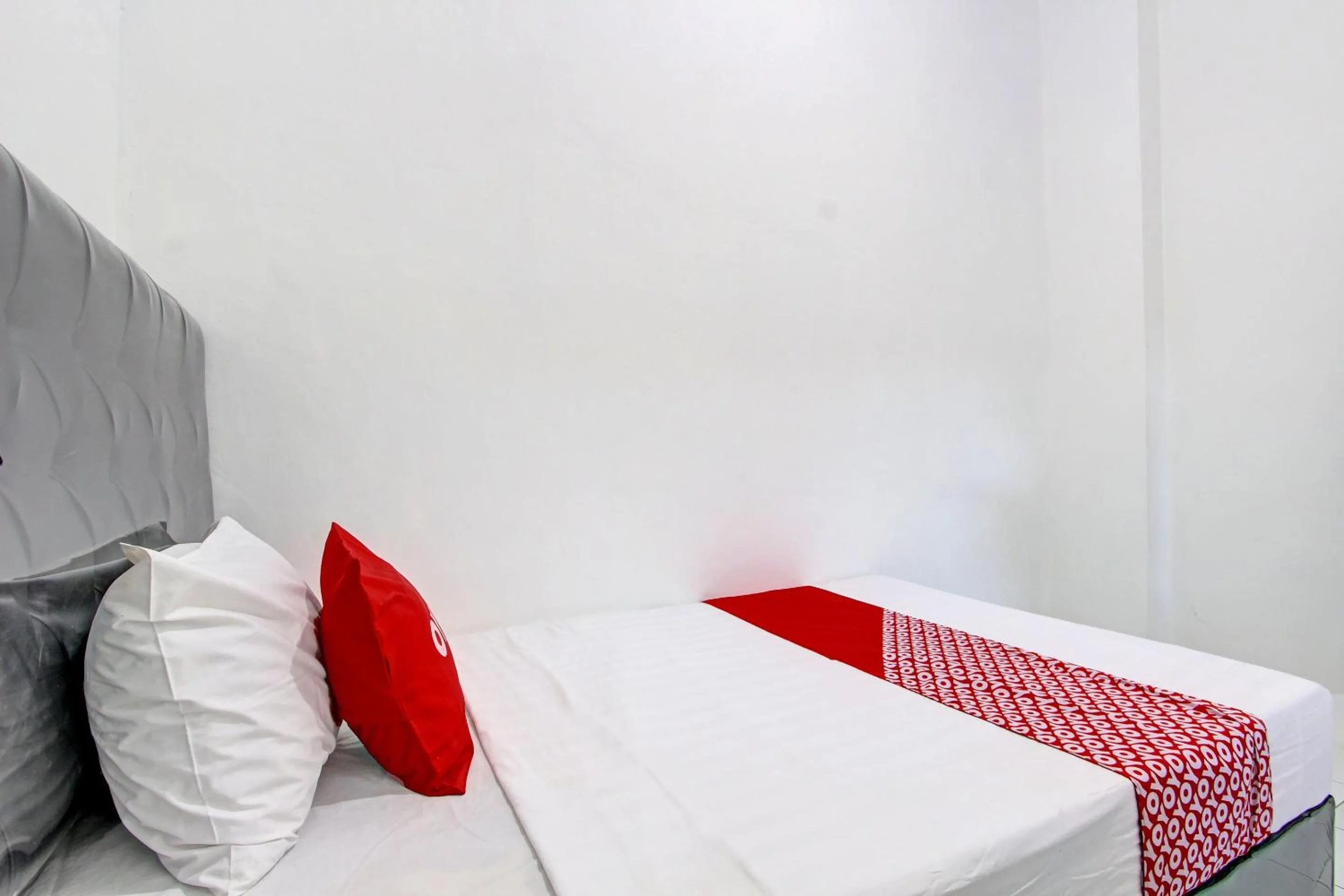 Bedroom, Bed in Hotel O Mi Casa Inn