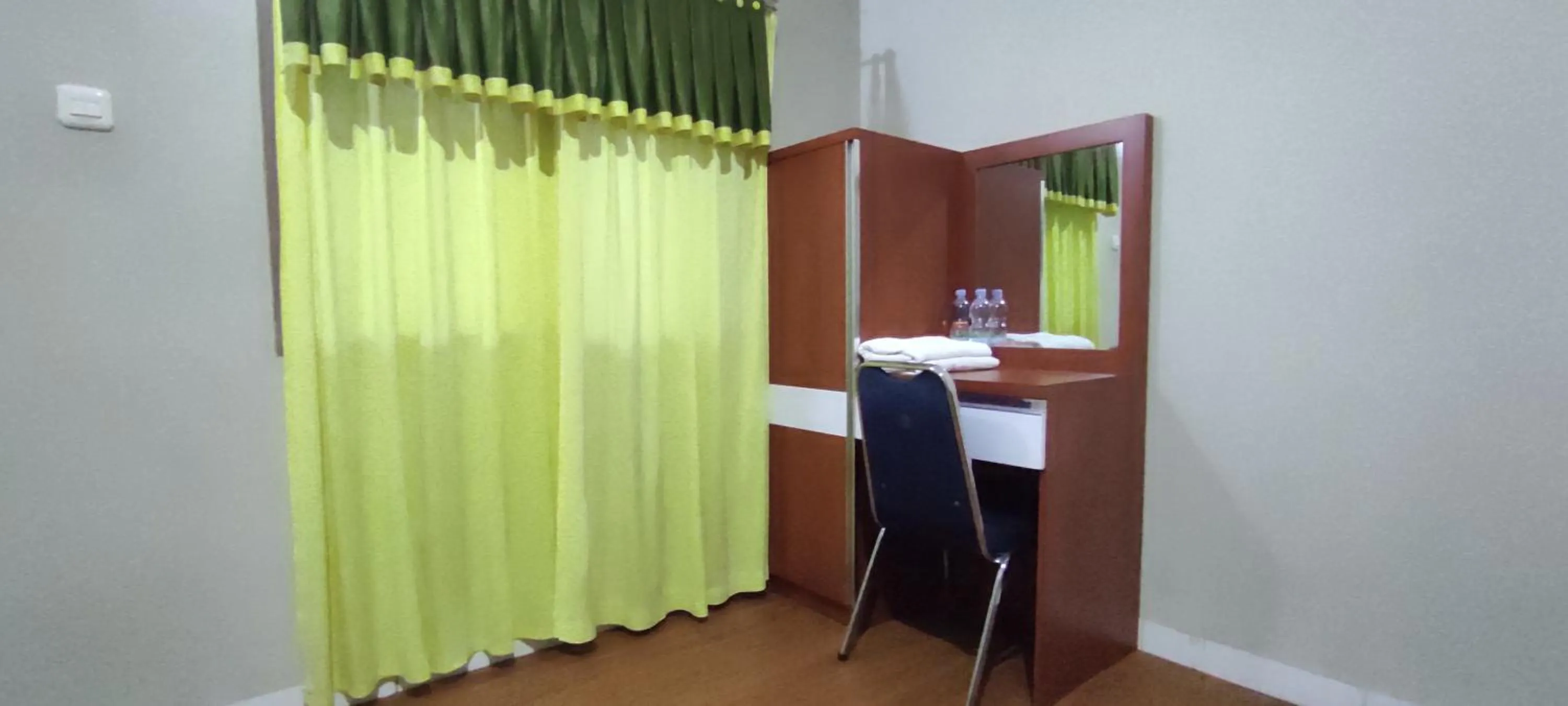 Bedroom in OYO 93051 Wisma Syariah Buloe Near Lapangan Abubakar Lambogo Batili Enrekang