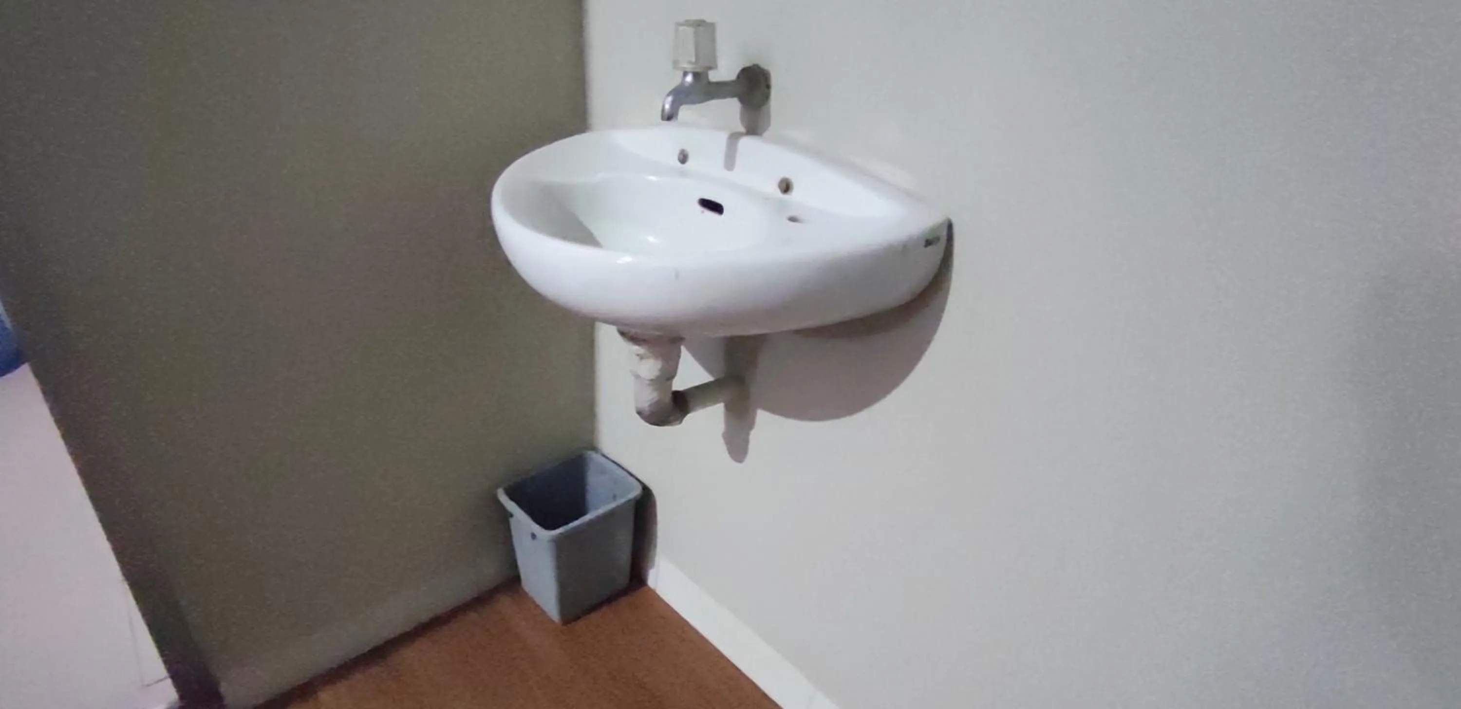 Bathroom in OYO 93051 Wisma Syariah Buloe Near Lapangan Abubakar Lambogo Batili Enrekang