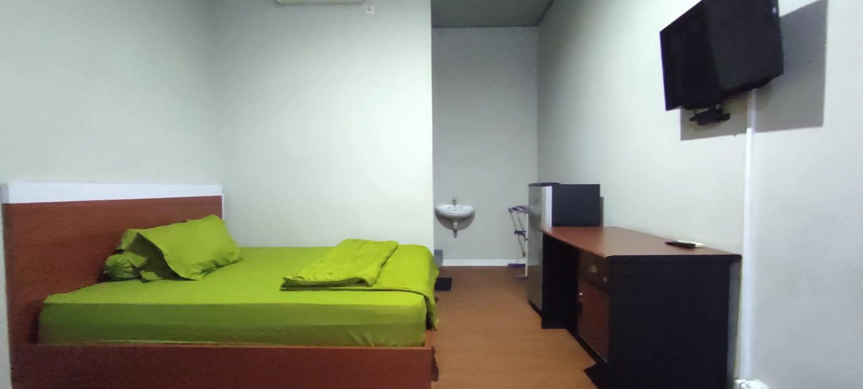 Bedroom in OYO 93051 Wisma Syariah Buloe Near Lapangan Abubakar Lambogo Batili Enrekang