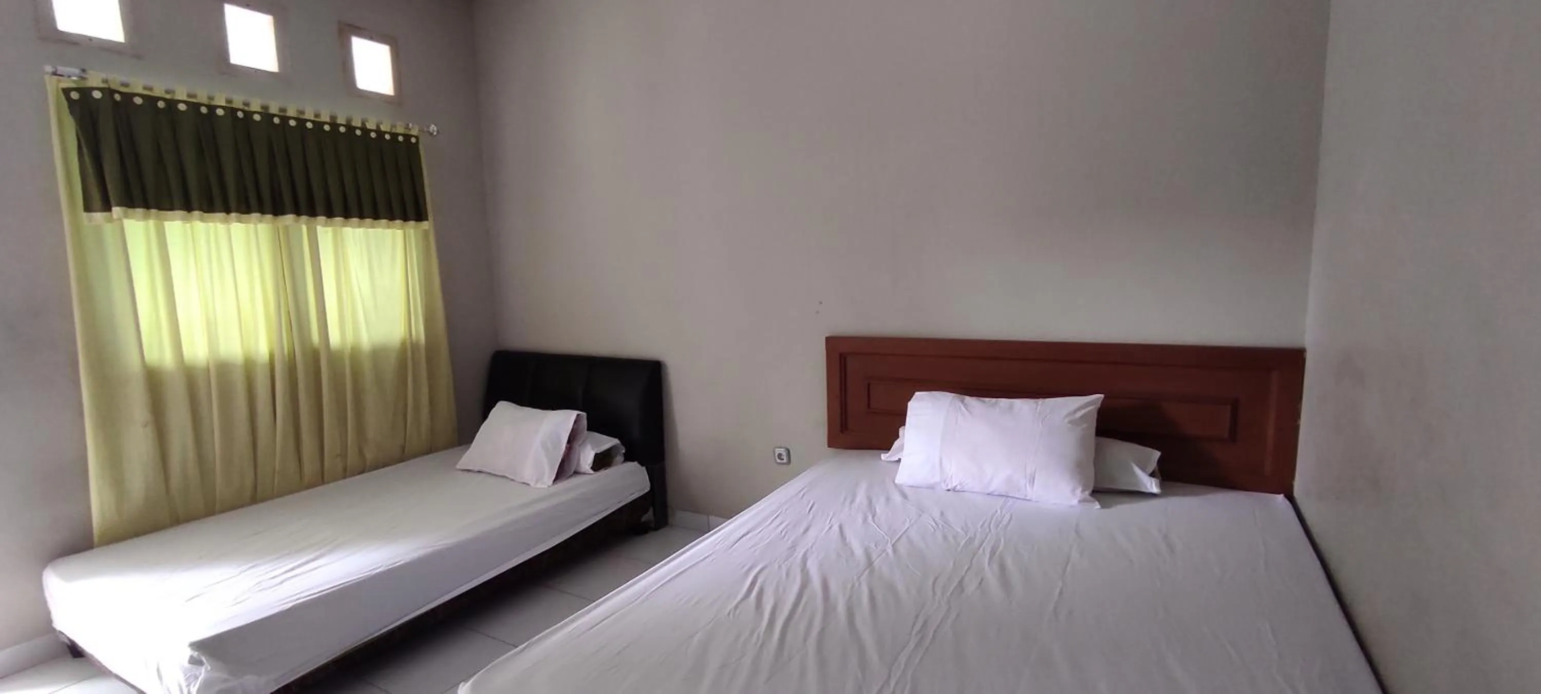 Bedroom in OYO 93051 Wisma Syariah Buloe Near Lapangan Abubakar Lambogo Batili Enrekang