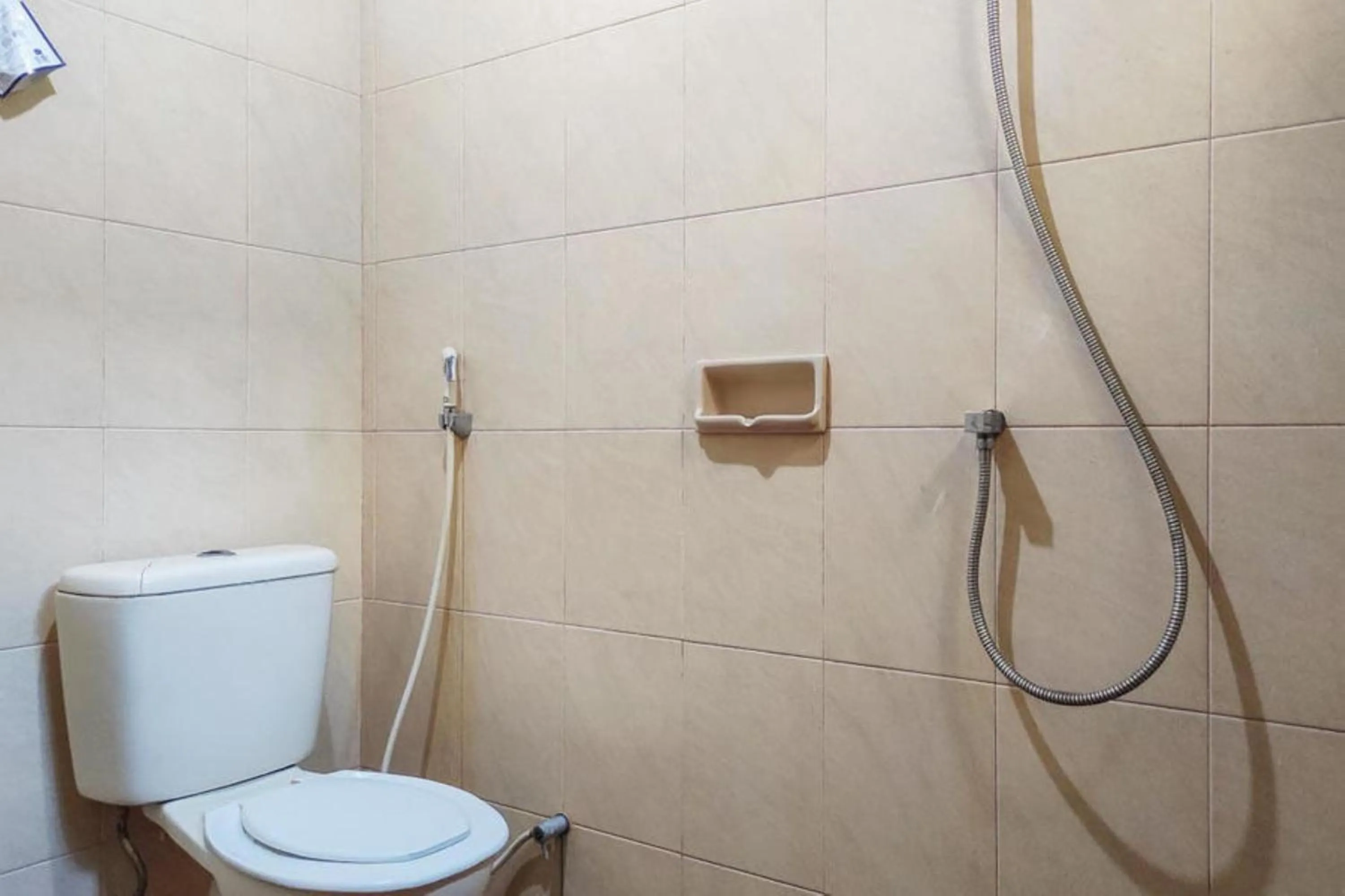 Standard Double Room in OYO 93051 Wisma Syariah Buloe Near Lapangan Abubakar Lambogo Batili Enrekang