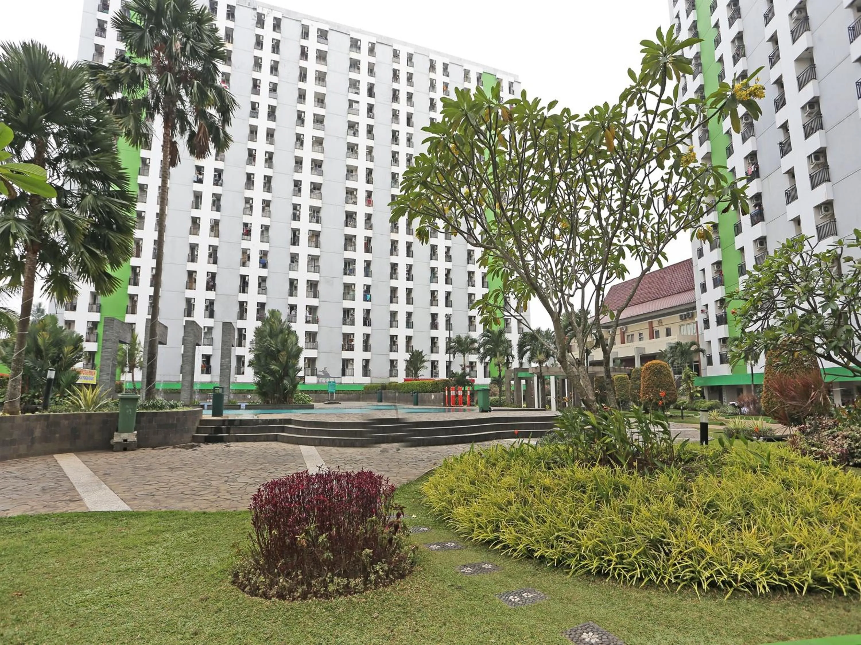 Facade/entrance in Capital O 92971 Pelangi Residence