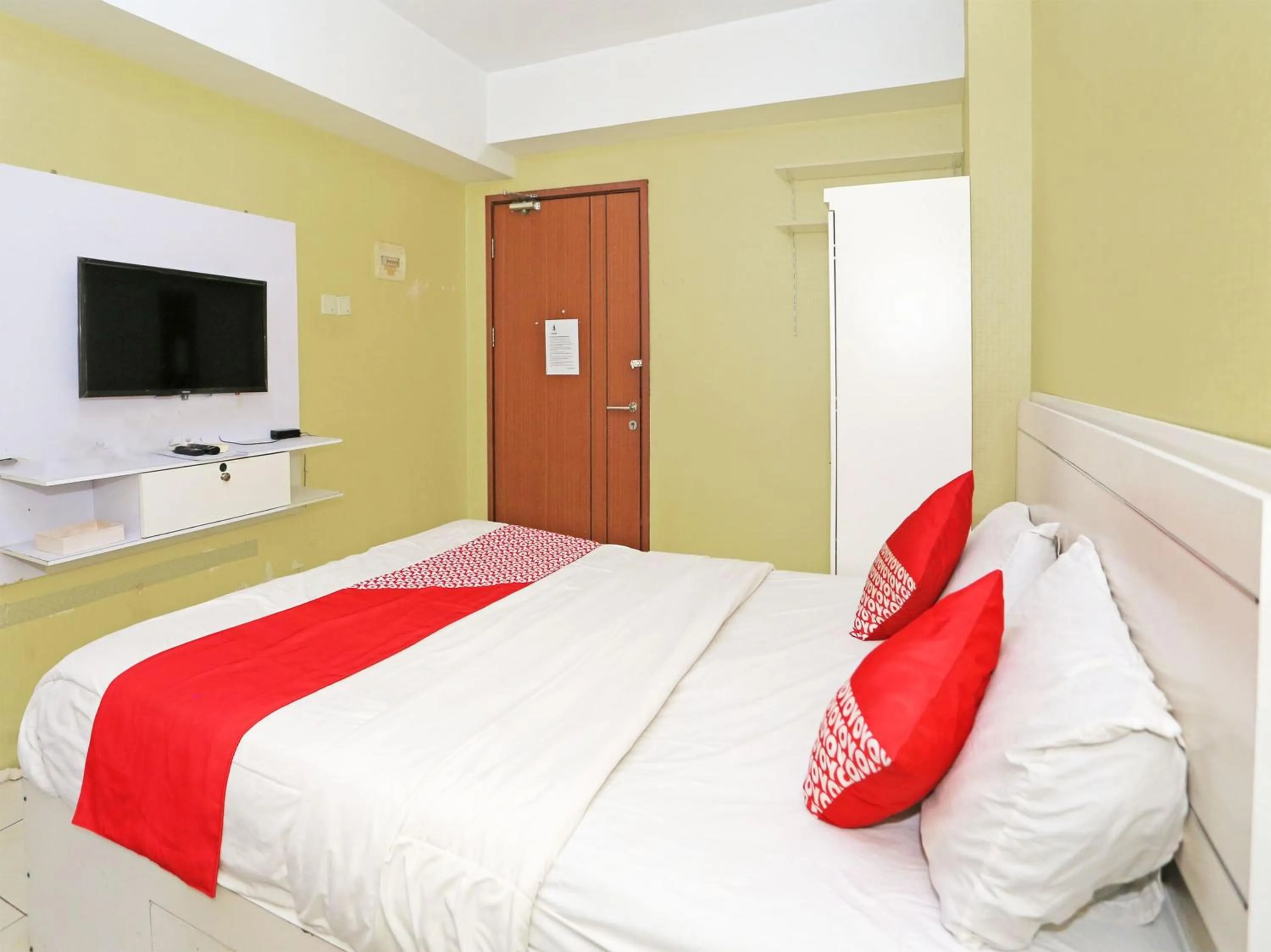 Bedroom in Capital O 92971 Pelangi Residence